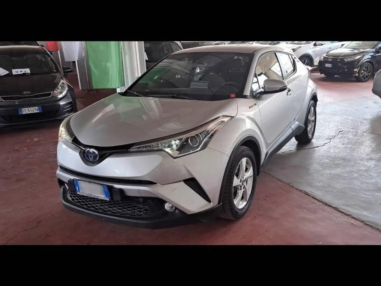 Toyota C-HR 1.8h Active 2wd e-cvt Plateado - 1