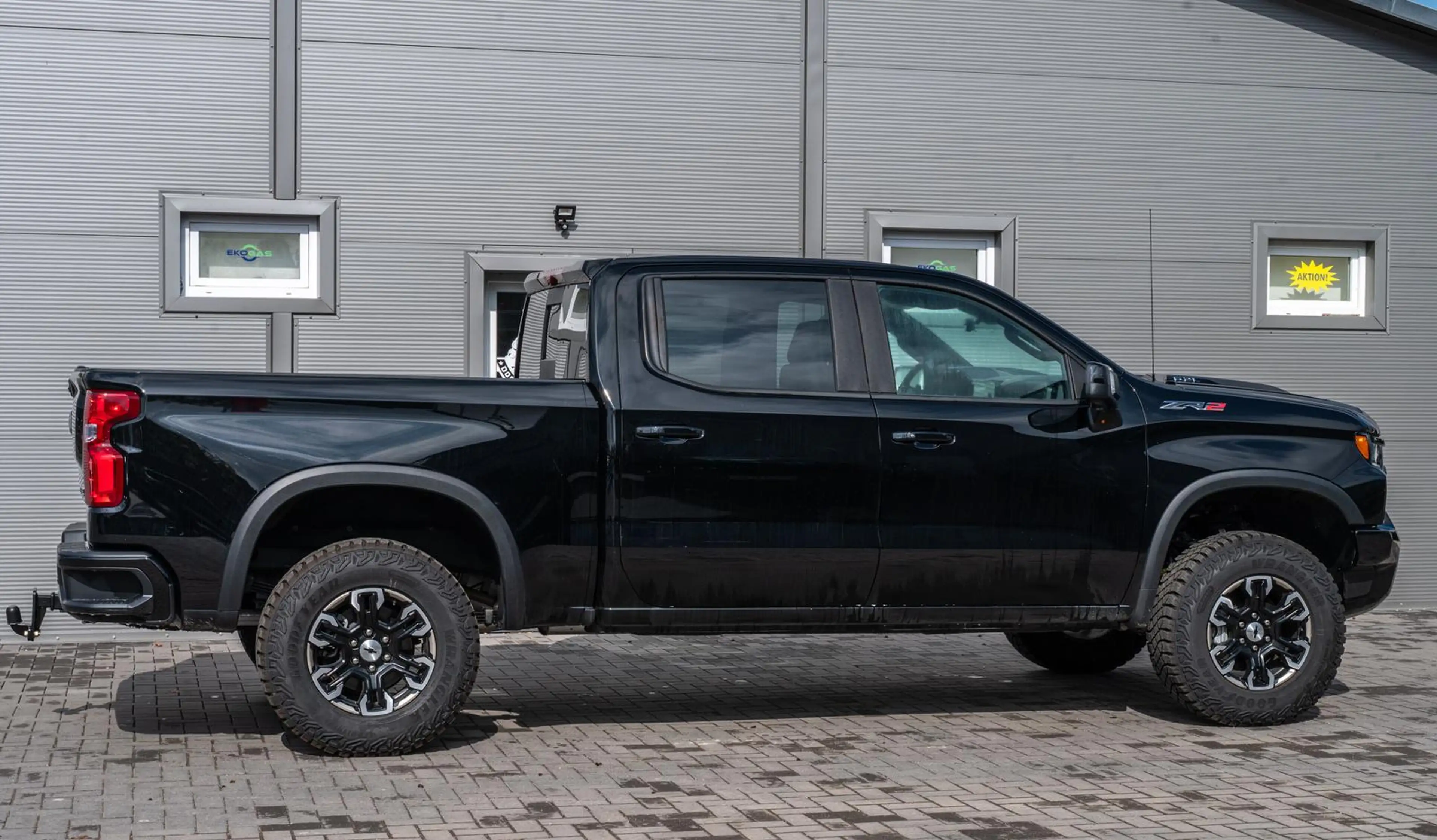 Chevrolet Silverado 1500 ZR2 6,2l,Head-Up,ACC,360° — photo 4