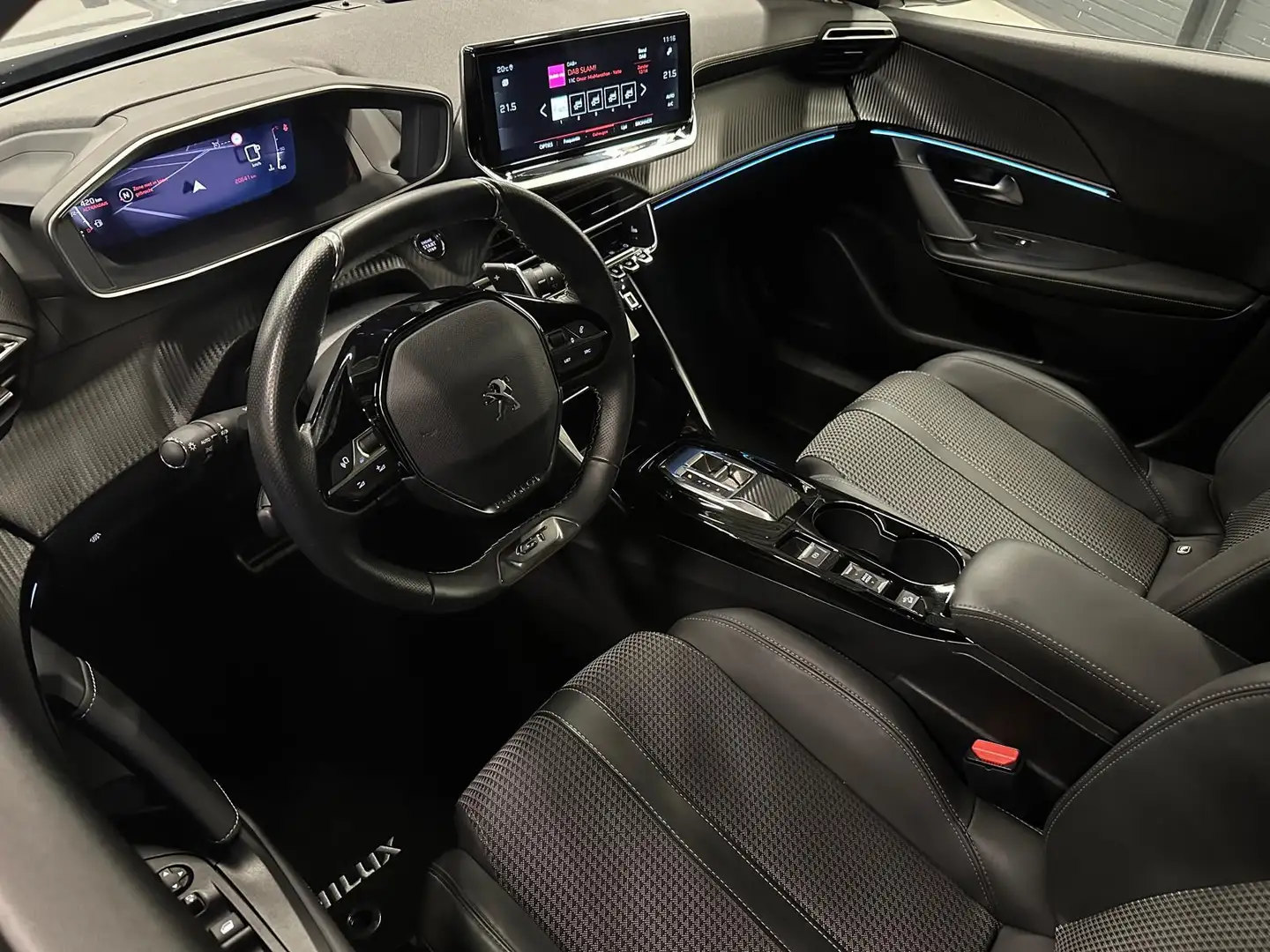 Peugeot 2008 1.2 PureTech GT Virtual / Navi /CarPlay / Camera / Gris - 2
