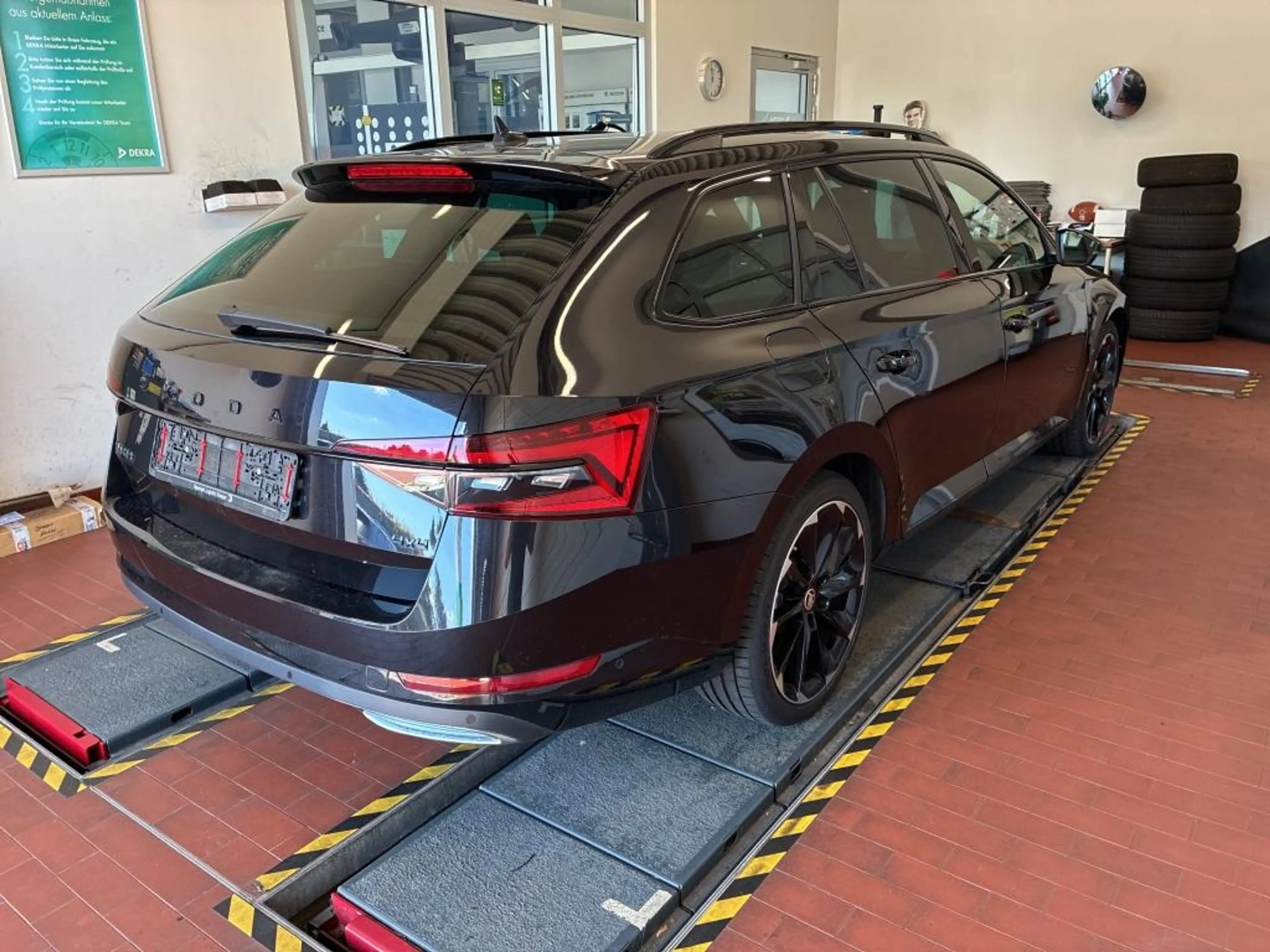Skoda Superb Combi 2.0 TDI DSG 4x4 SPORTLINE +AHK +MATRIX +ACC — photo 5