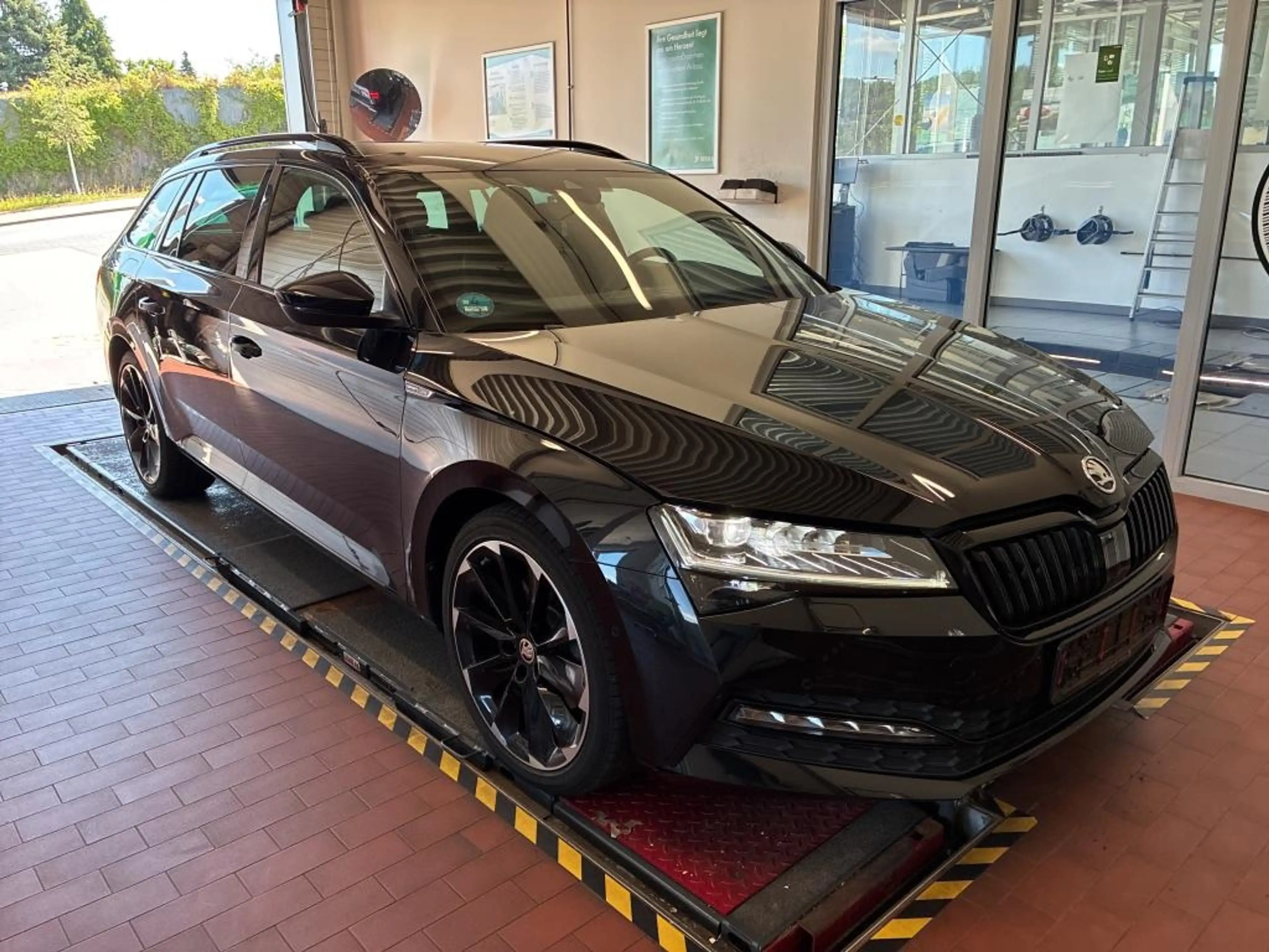Skoda Superb Combi 2.0 TDI DSG 4x4 SPORTLINE +AHK +MATRIX +ACC — photo 3