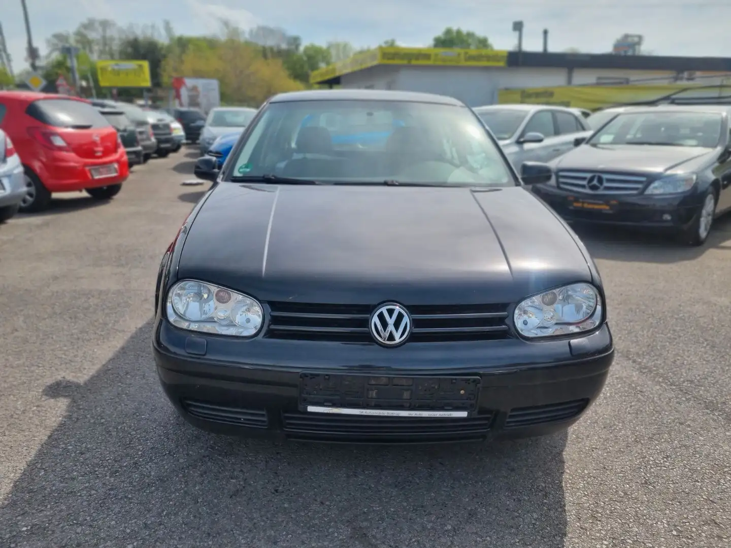 Volkswagen Golf 1.6 Trendline Fekete - 1