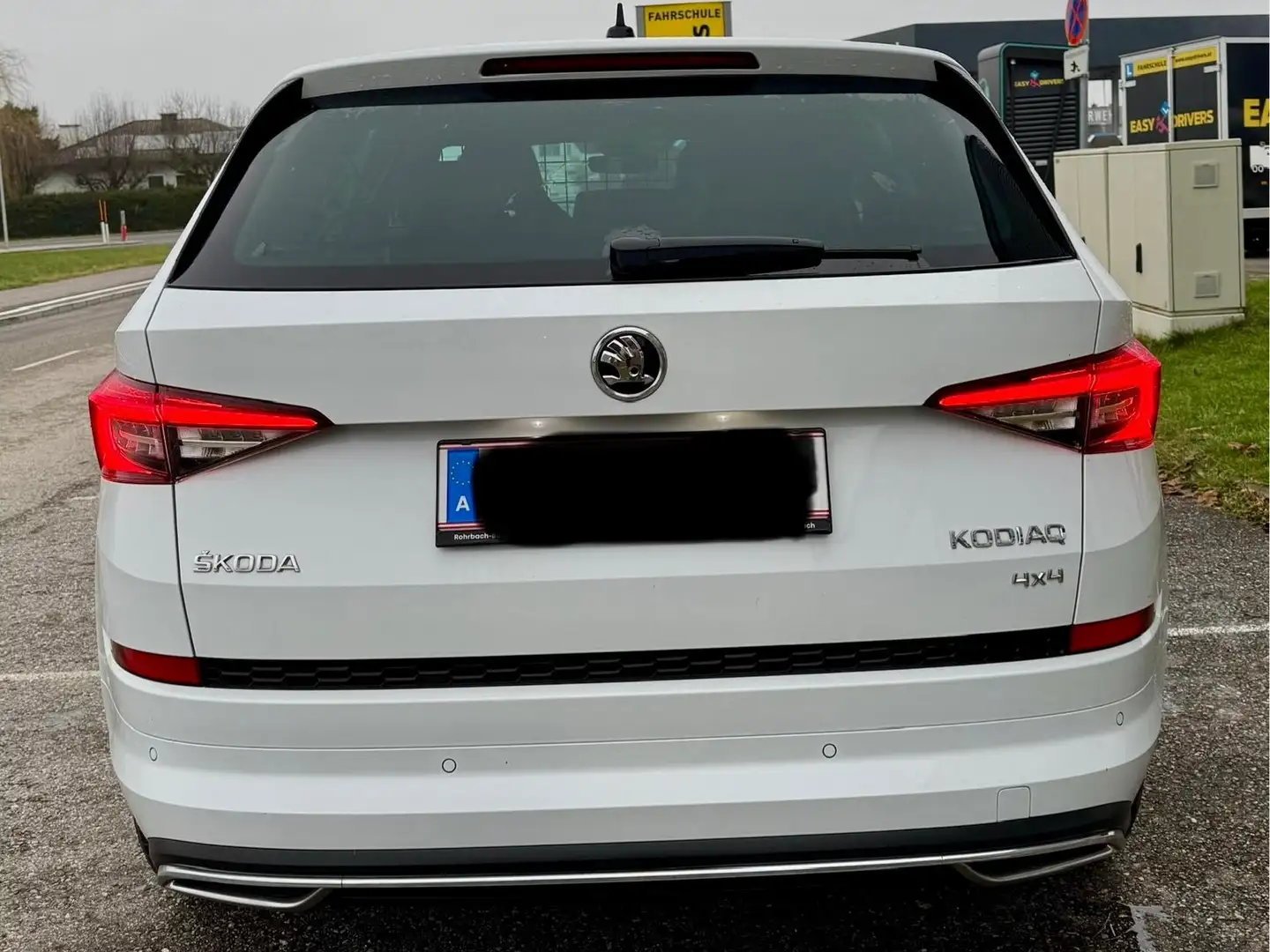 Skoda Kodiaq Kodiaq 2,0 TDI SCR 4x4 Sportline DSG Sportline Weiß - 2