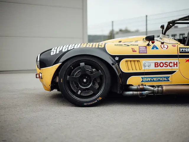 AC Cobra 427 Gruppe 4 GT 220 Rennwagen Ansicht 8