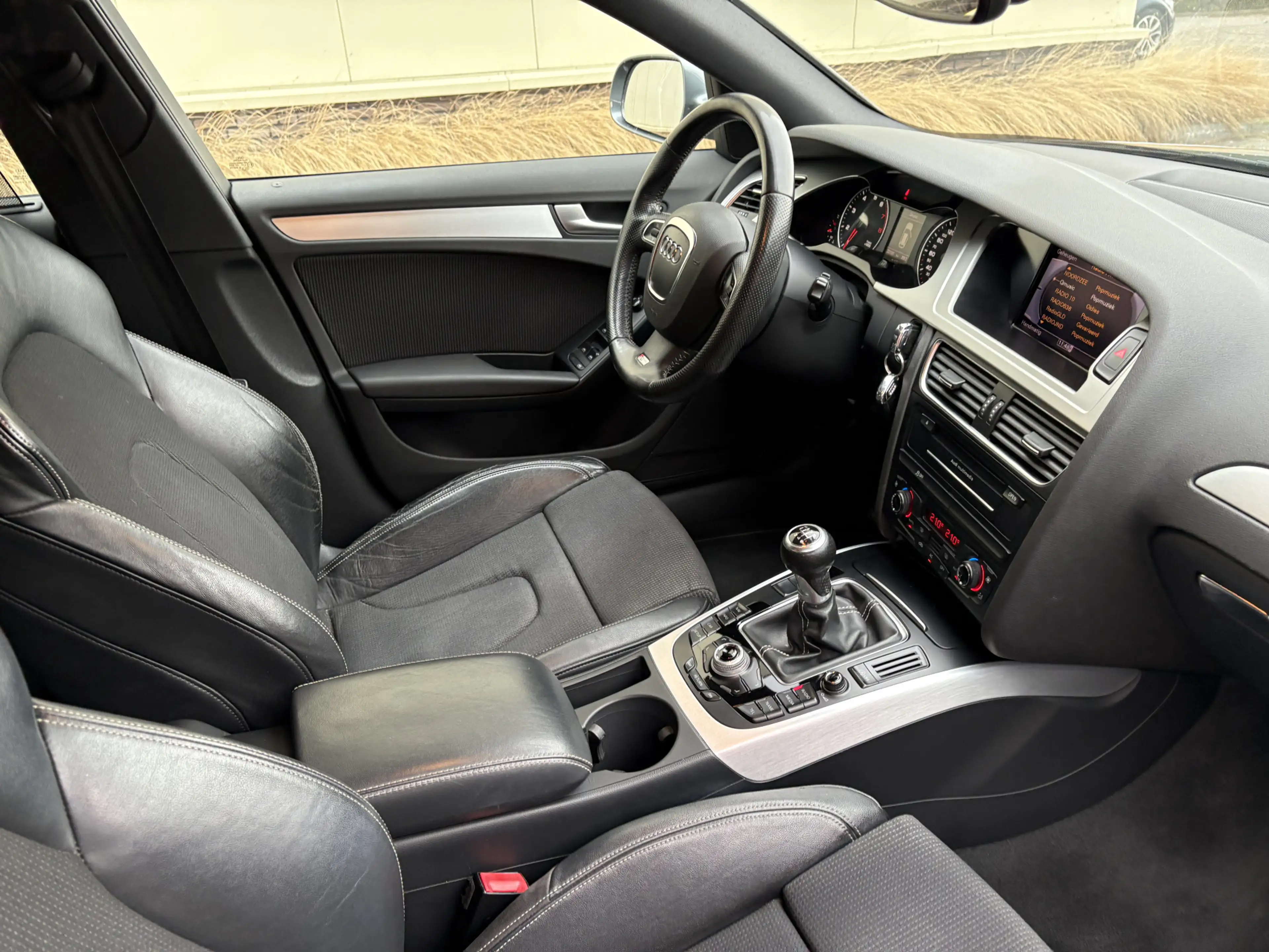 Audi A4 Avant 2.0 TFSI Pro Line S / NAVI / CRUISE / S-LINE — photo 23