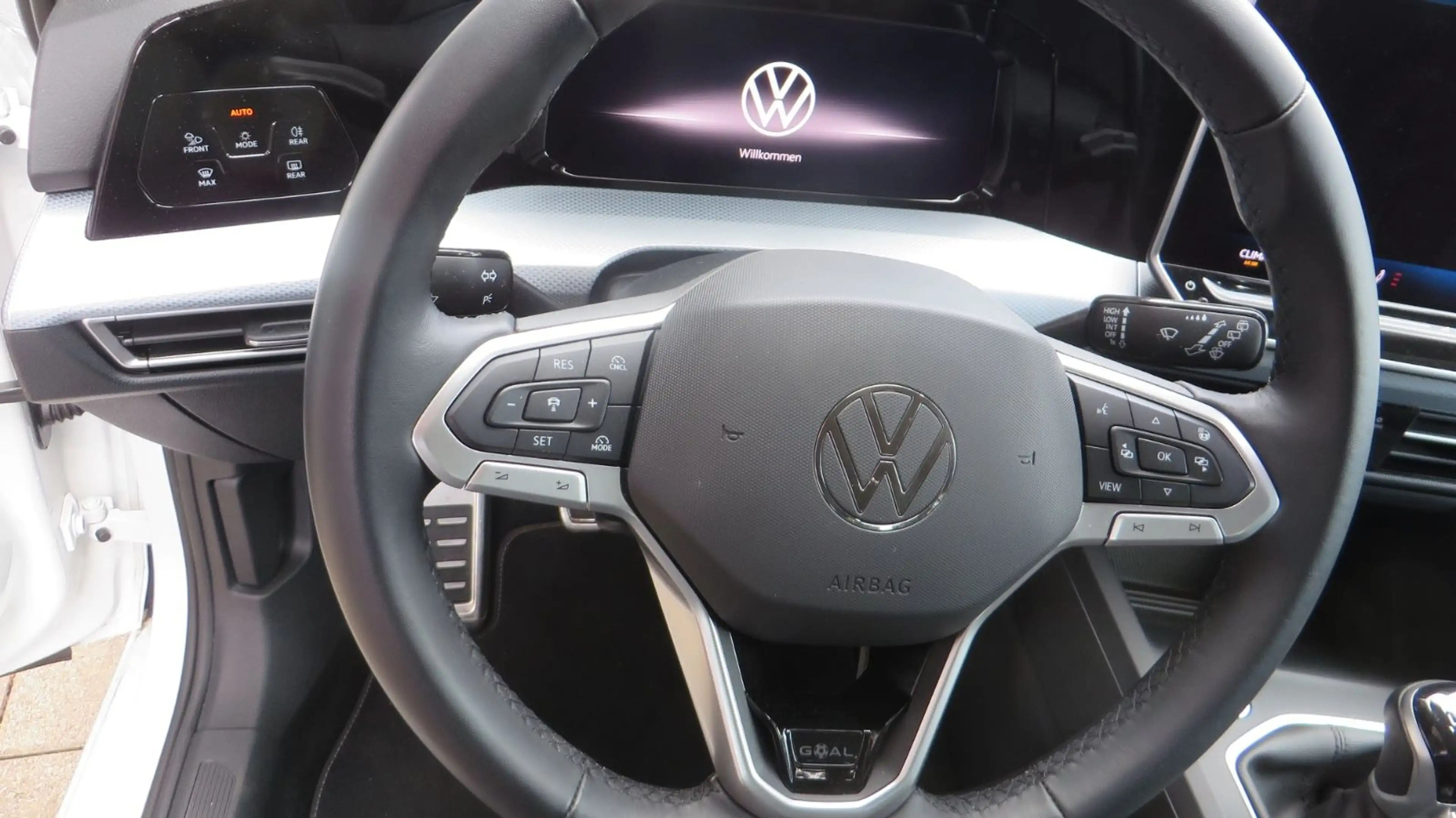 Volkswagen Golf VIII 1.5  Goal AHK Kamera perlmutt Matrix — photo 22