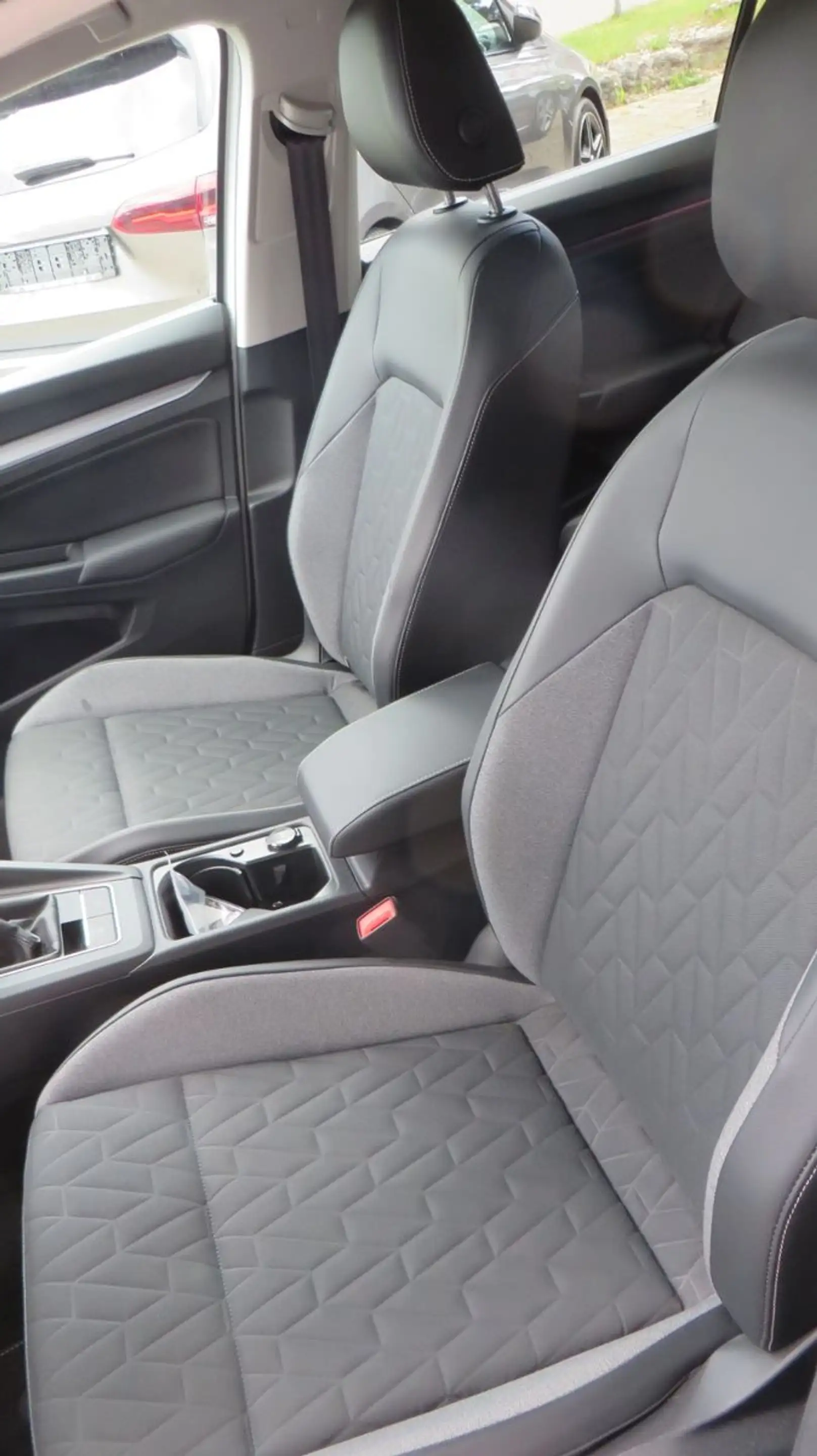 Volkswagen Golf VIII 1.5  Goal AHK Kamera perlmutt Matrix — photo 21