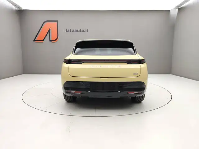 Leapmotor B05 view 5