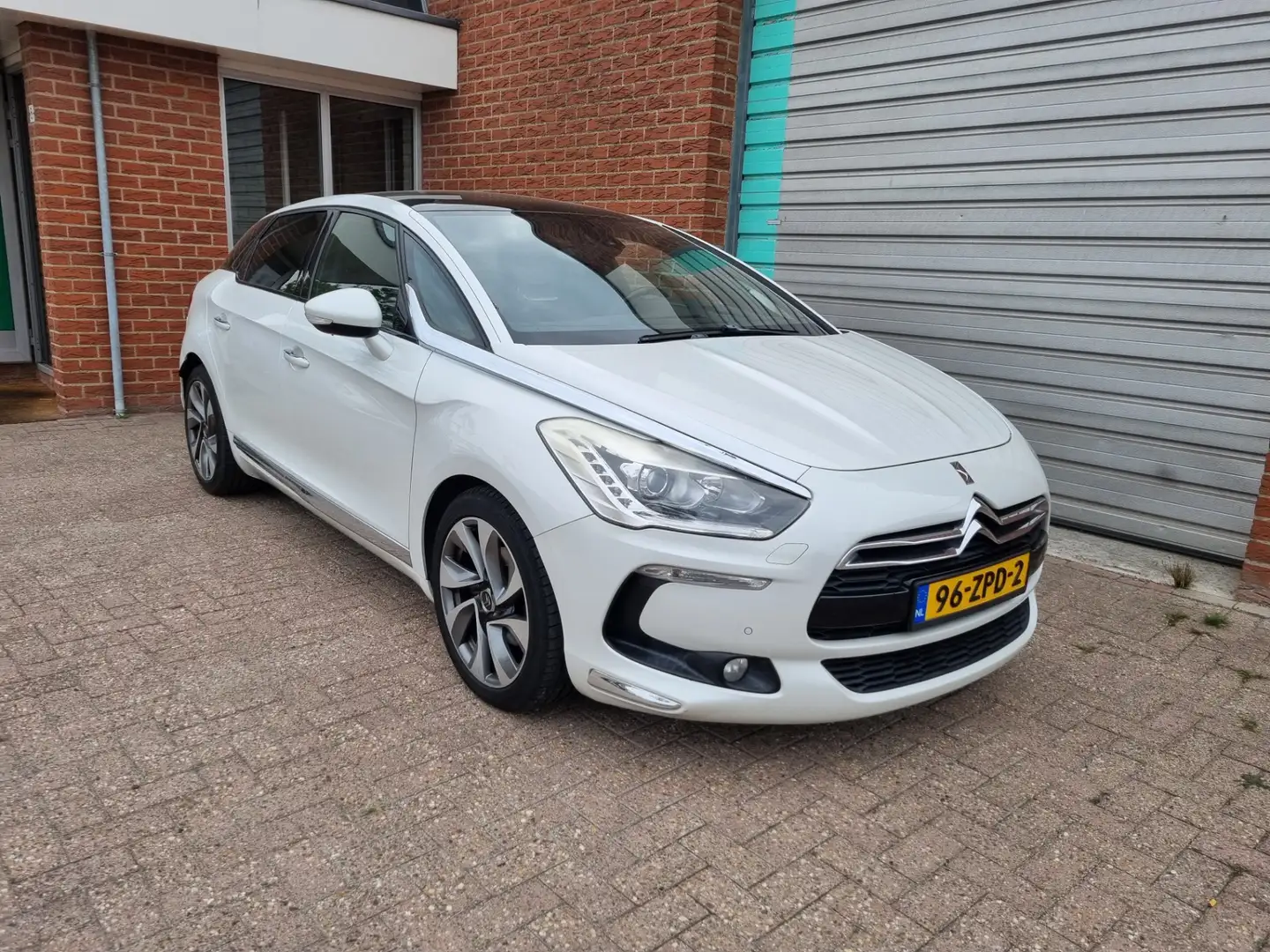 Citroen DS5 1.6 THP So Chic 115kw Automaat Bj:2012 NAP! Wit - 2
