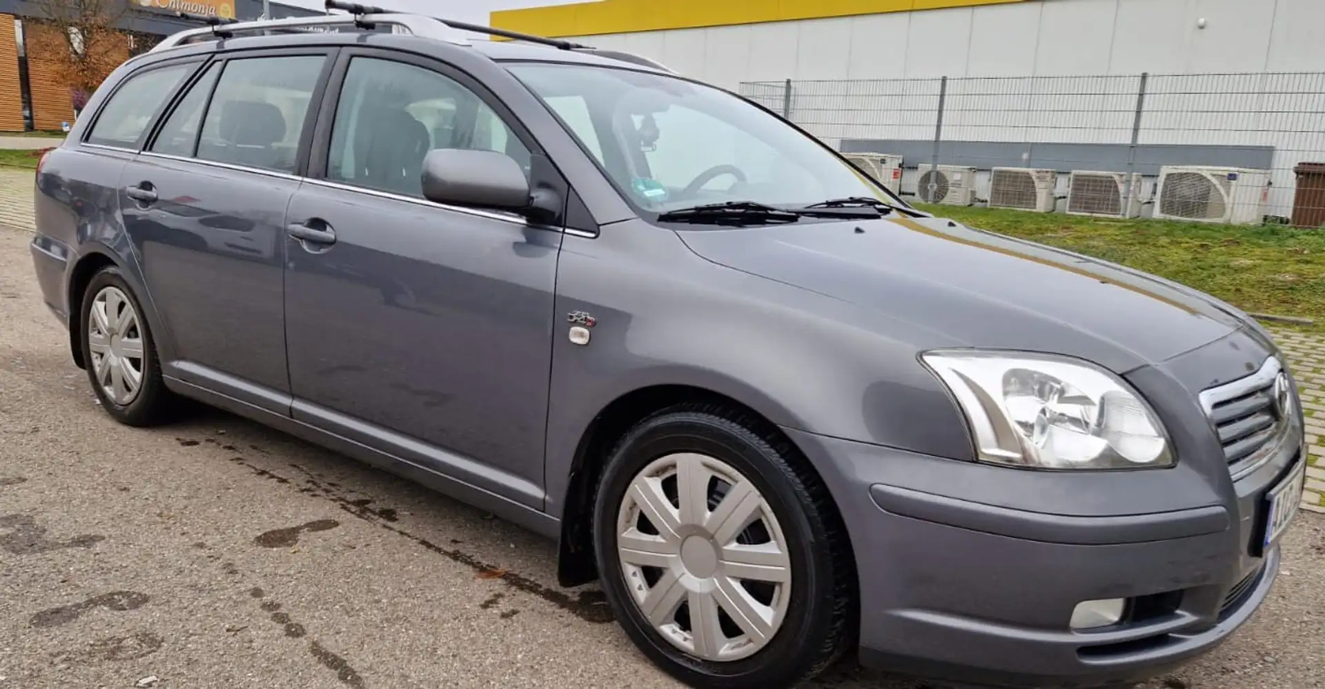 Toyota Avensis 2.0 D-4D Combi Sol - 1