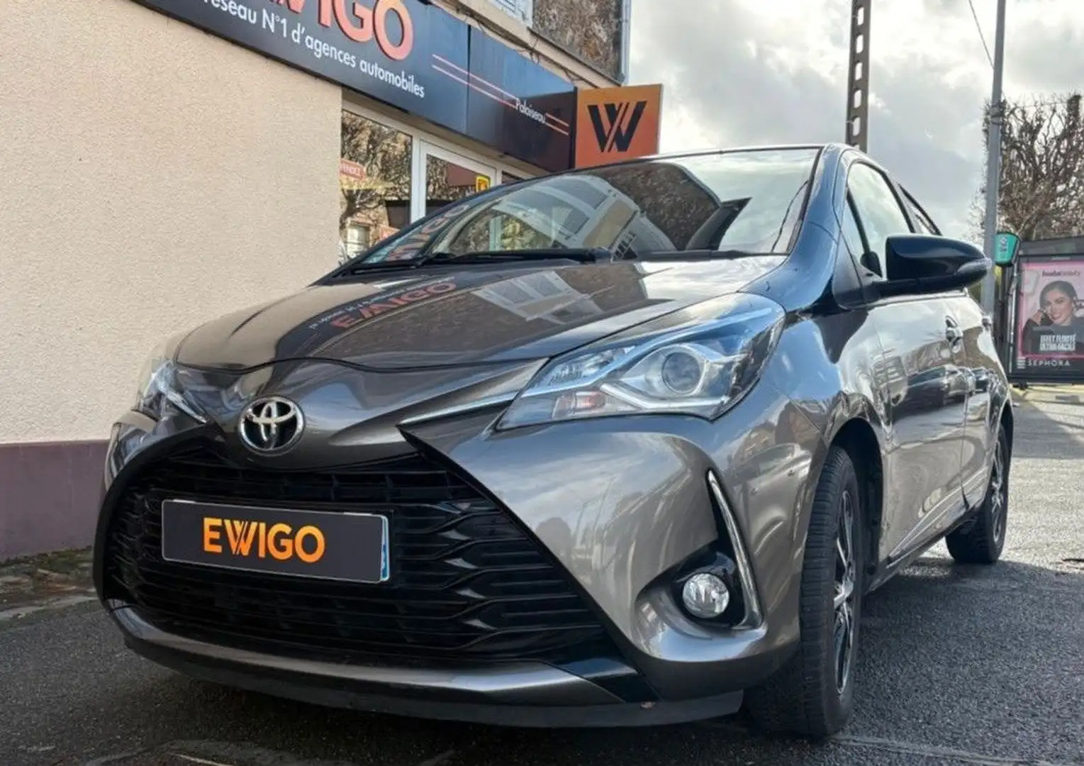 Toyota Yaris 1.5 vvti 110ch design connect nombreuses options Gris - 1