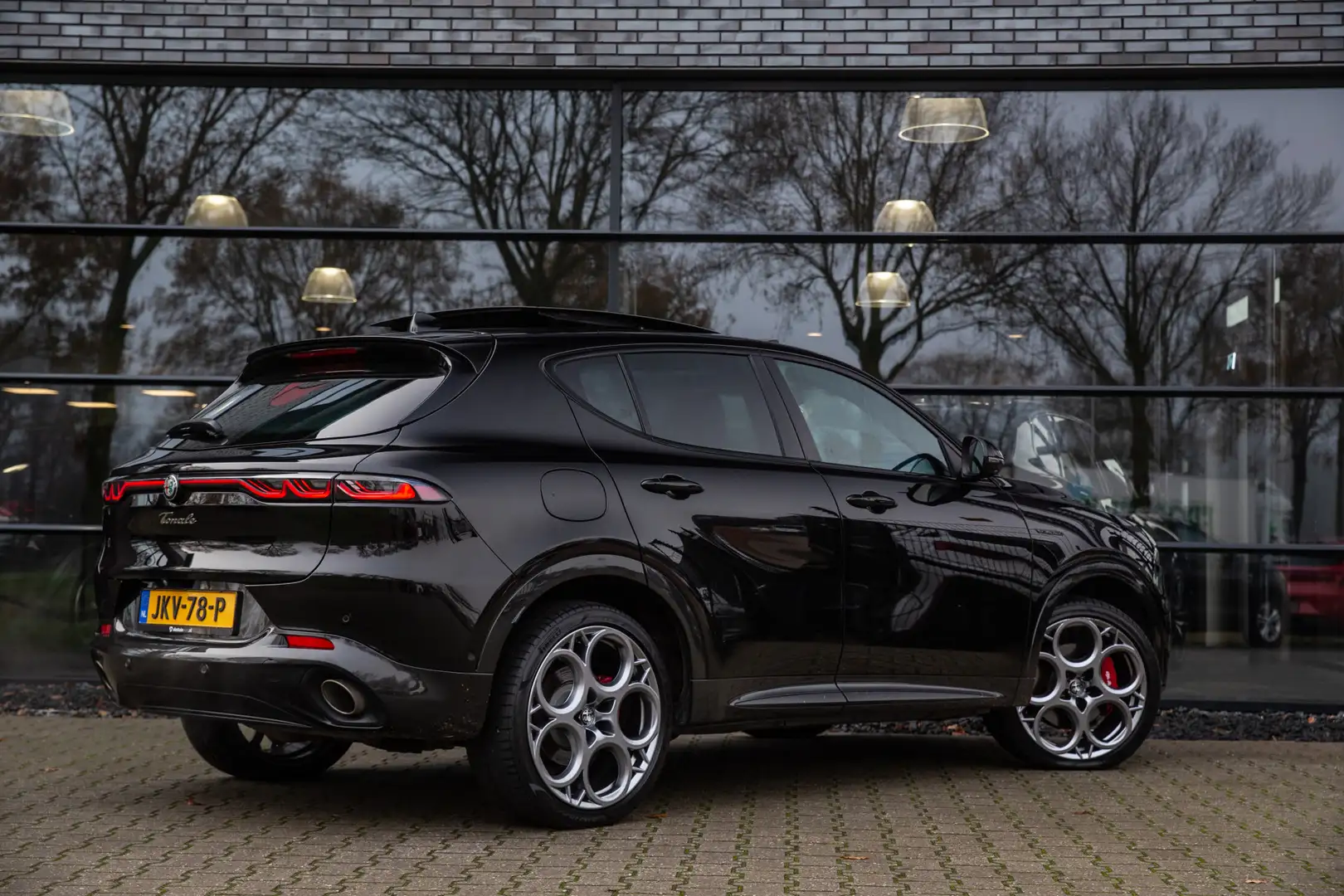 Alfa Romeo Tonale 1.3T PHEV Veloce , Panoramadak, Harman/Kardon, Ada Zwart - 2