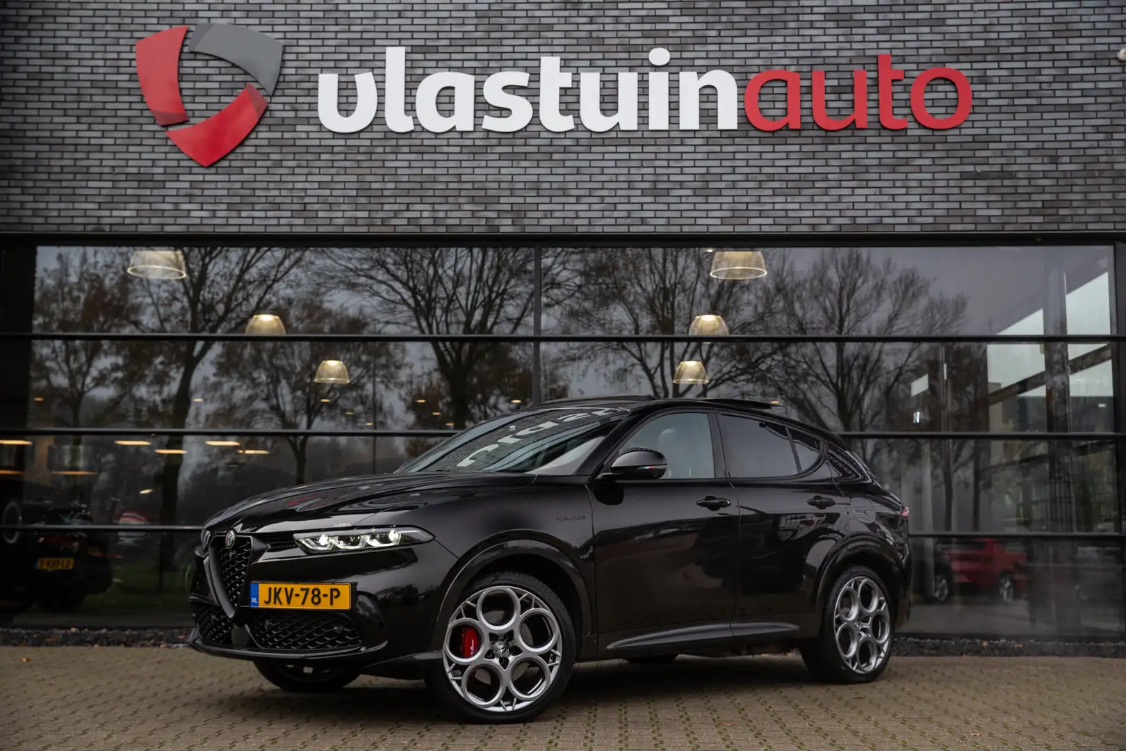 Alfa Romeo Tonale 1.3T PHEV Veloce , Panoramadak, Harman/Kardon, Ada Zwart - 1