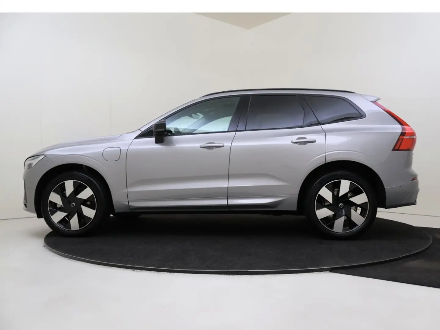 Volvo XC60 T8 AWD Plus Dark | Panoramadak | 360° Camera | Dod Gris - 2