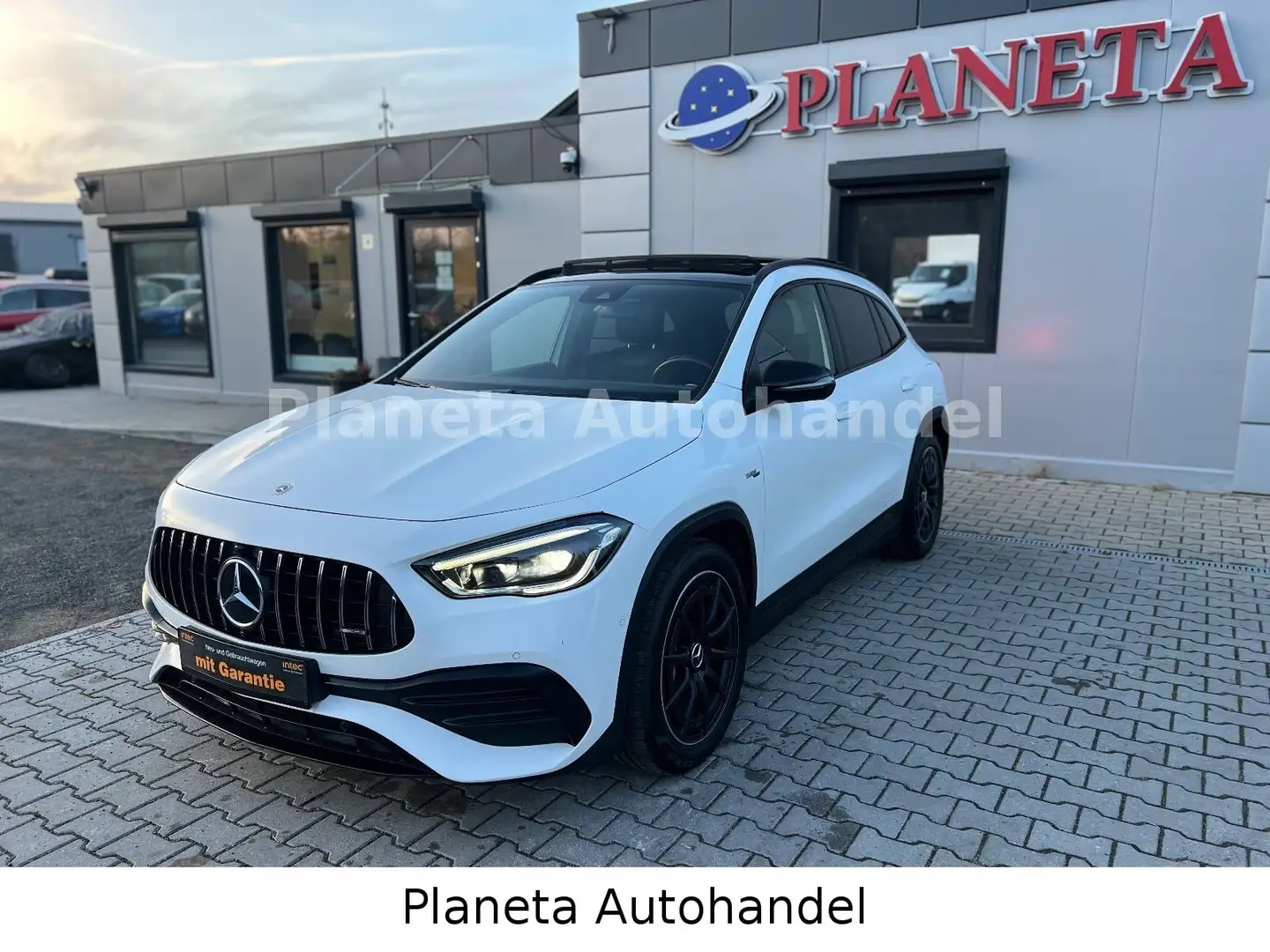 Mercedes-Benz GLA 35 AMG 4Matic*PANORAMA*LED*CAM*MULTI-BEAM* Weiß - 2