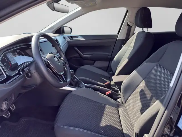 Volkswagen Polo view 8