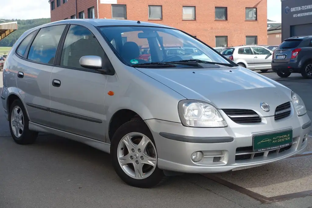 Nissan Almera Tino 2004 из Европы — купить под ключ
