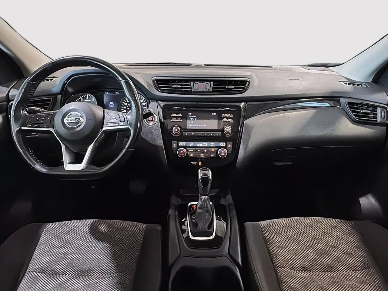 Nissan Qashqai снимка Nissan Qashqai