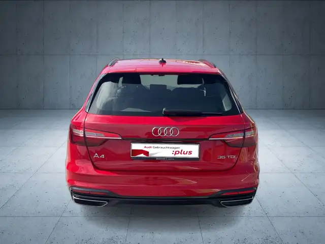Audi A4 view 4