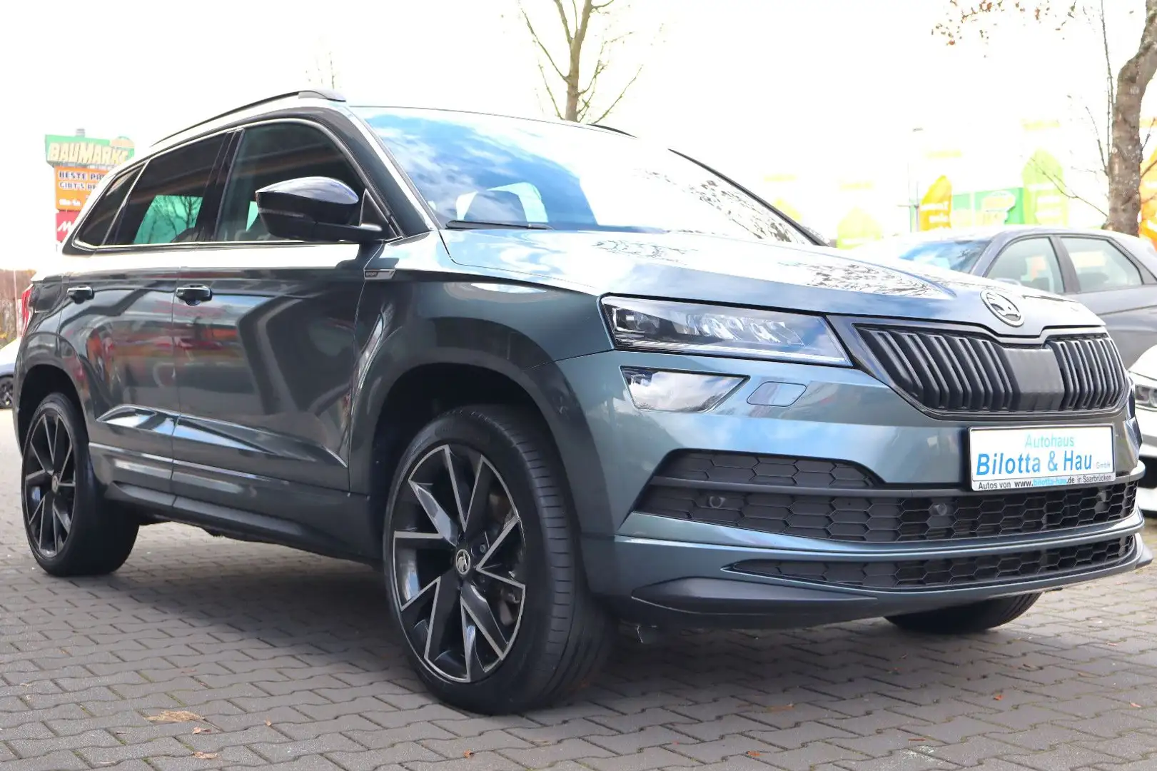 Skoda Karoq 2.0 TSI Sportline 4x4 DSG !V-Cockpit+LED! Grau - 2