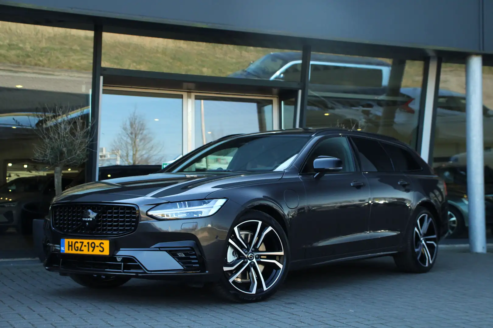 Volvo V90 2.0 T8 Plug-in hybrid AWD Ultra Dark | Luchtvering Grijs - 2