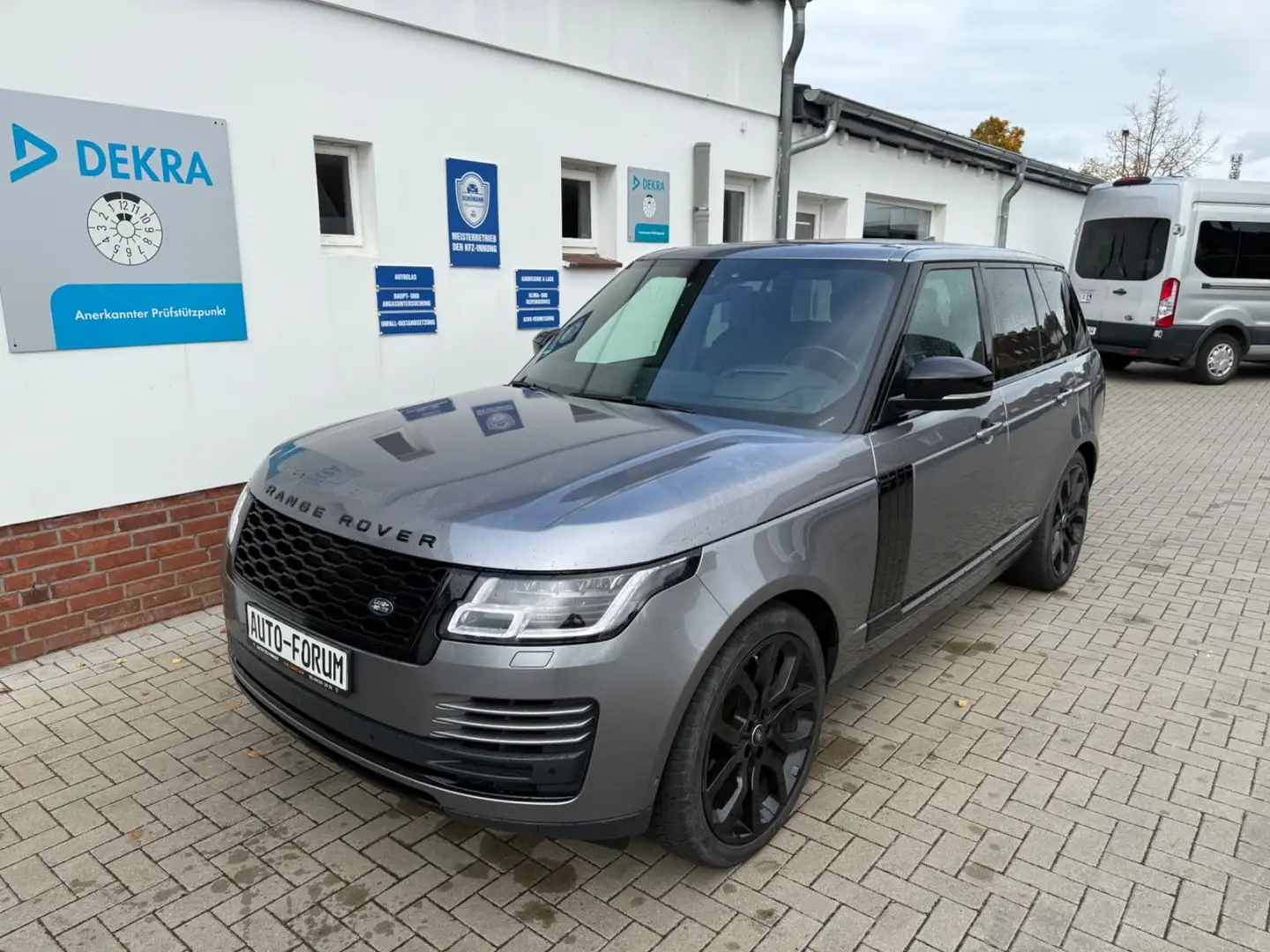 Land Rover Range Rover 4.4 SDV8 Vogue Drive Select/PANO/AHK Grau - 1