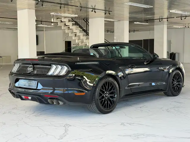 Ford Mustang view 6
