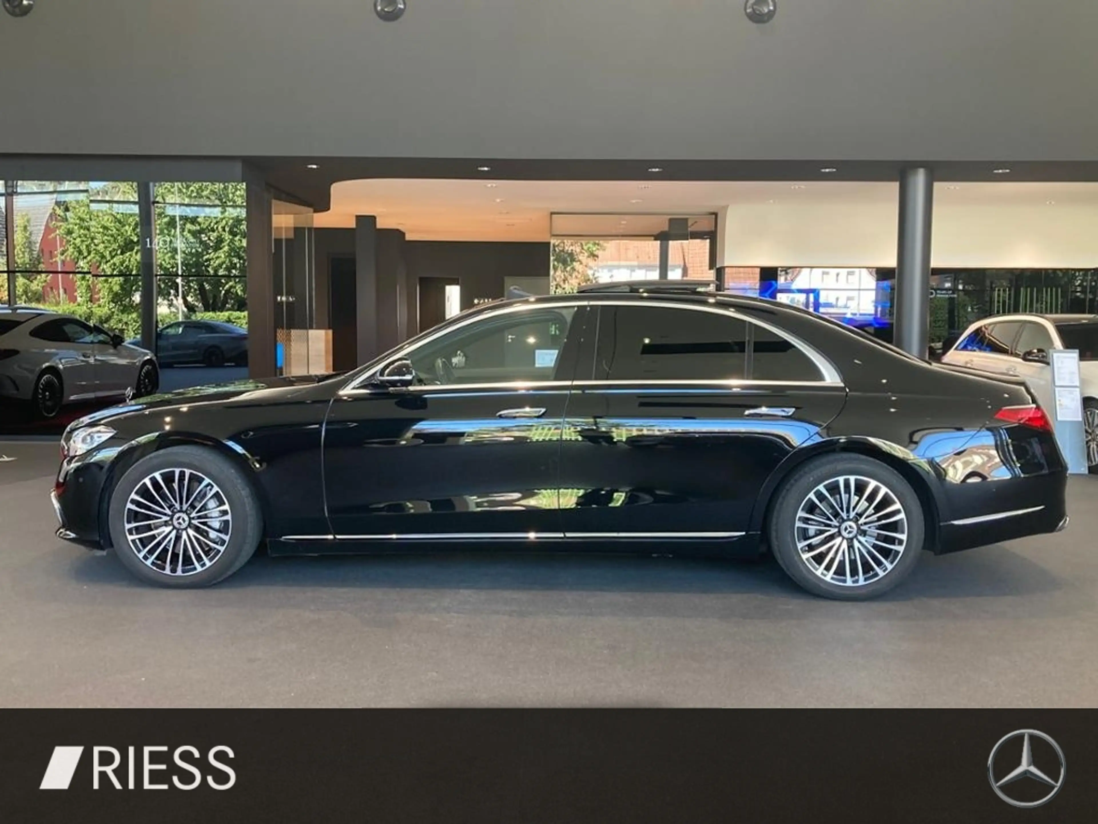 Mercedes-Benz S 400 d 4M L PANO BURM HINTER 360 MEMORY HUD AUG — photo 4
