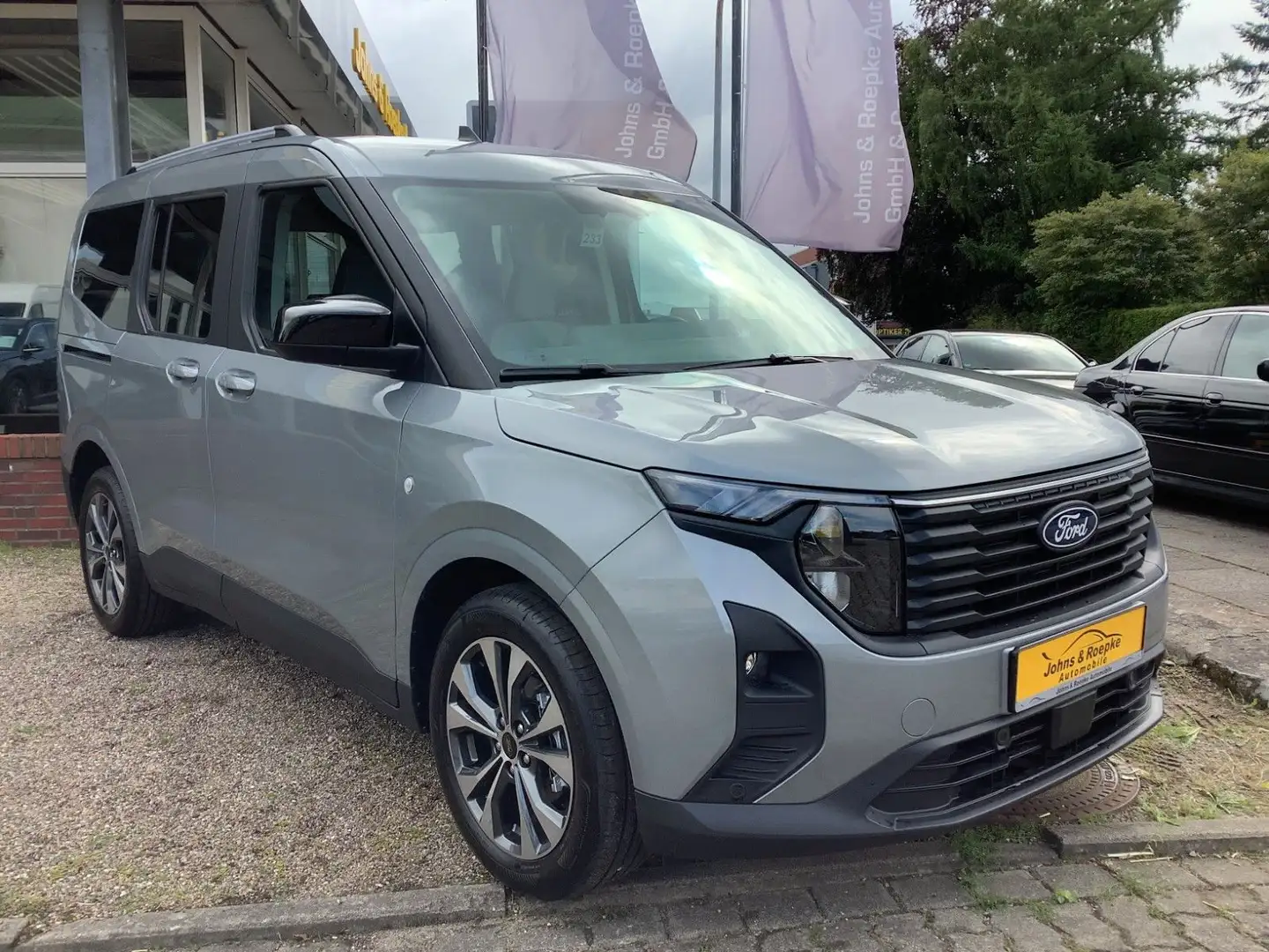 Ford Tourneo Courier Titanium Automatik / KAMERA / Silber - 1
