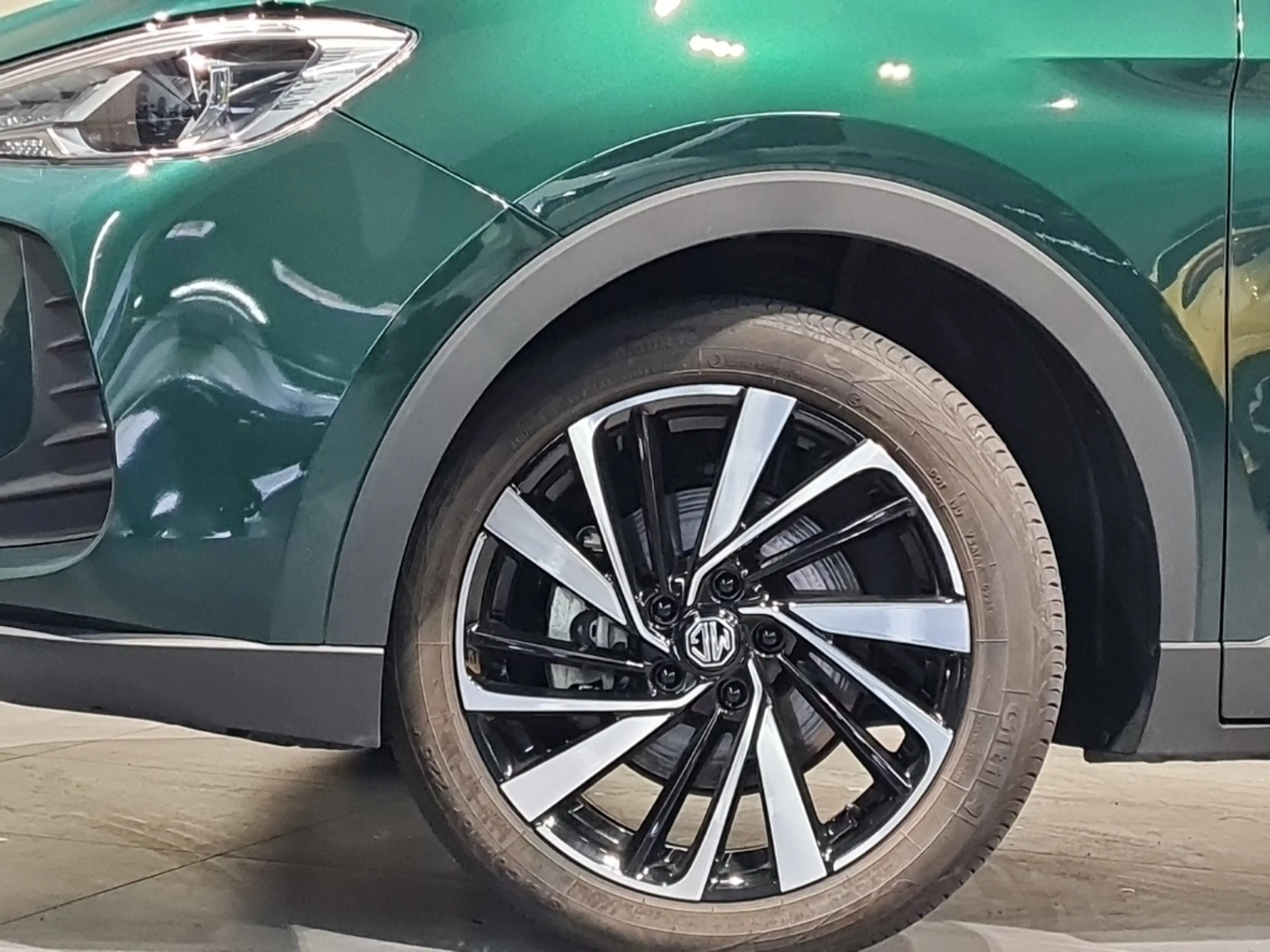 MG ZS 1.5 Hybrid+ 145 kW Luxury*LEDER*CAR PLAY* — photo 12