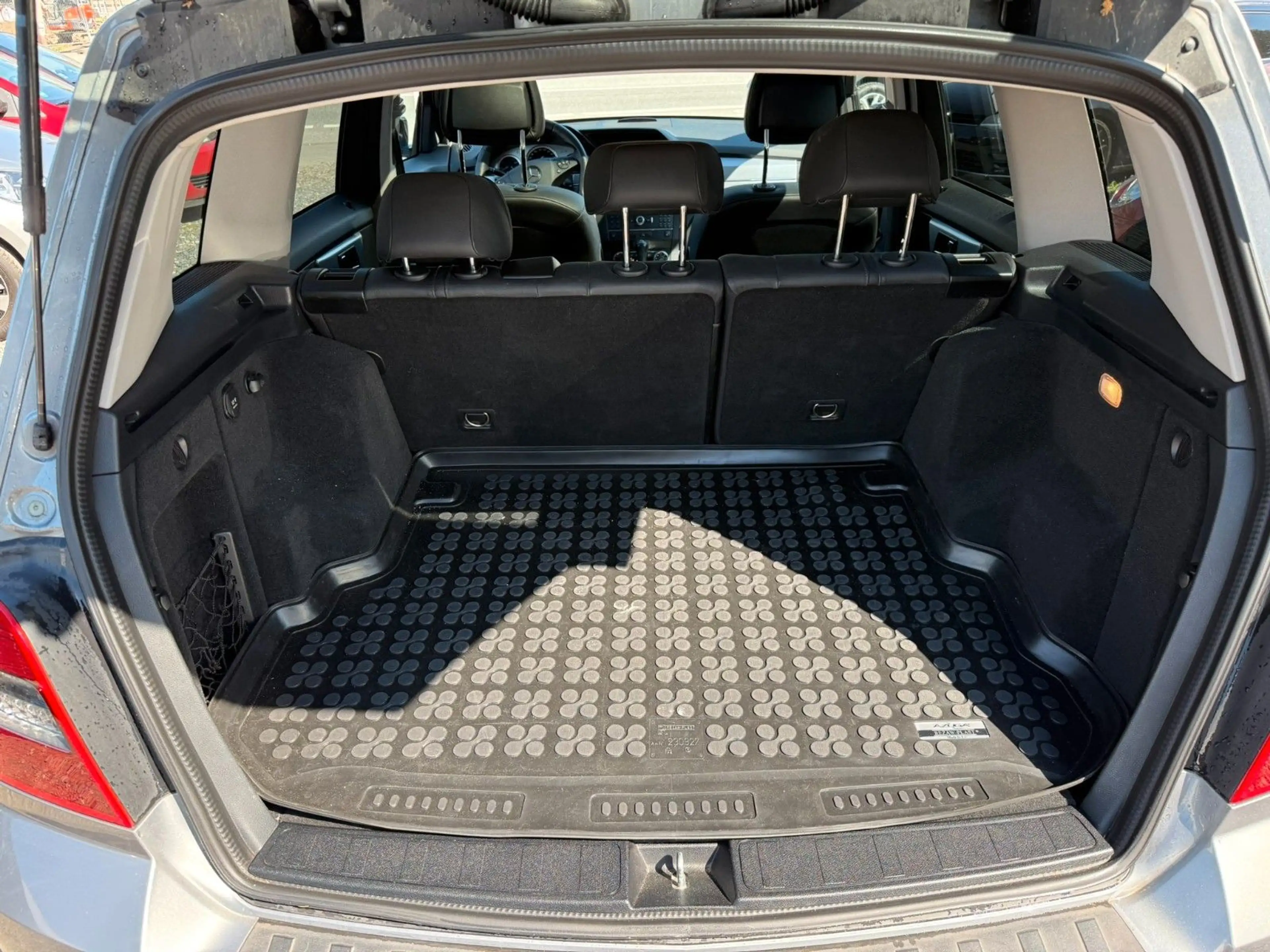 Mercedes-Benz GLK 300 4Matic — photo 11