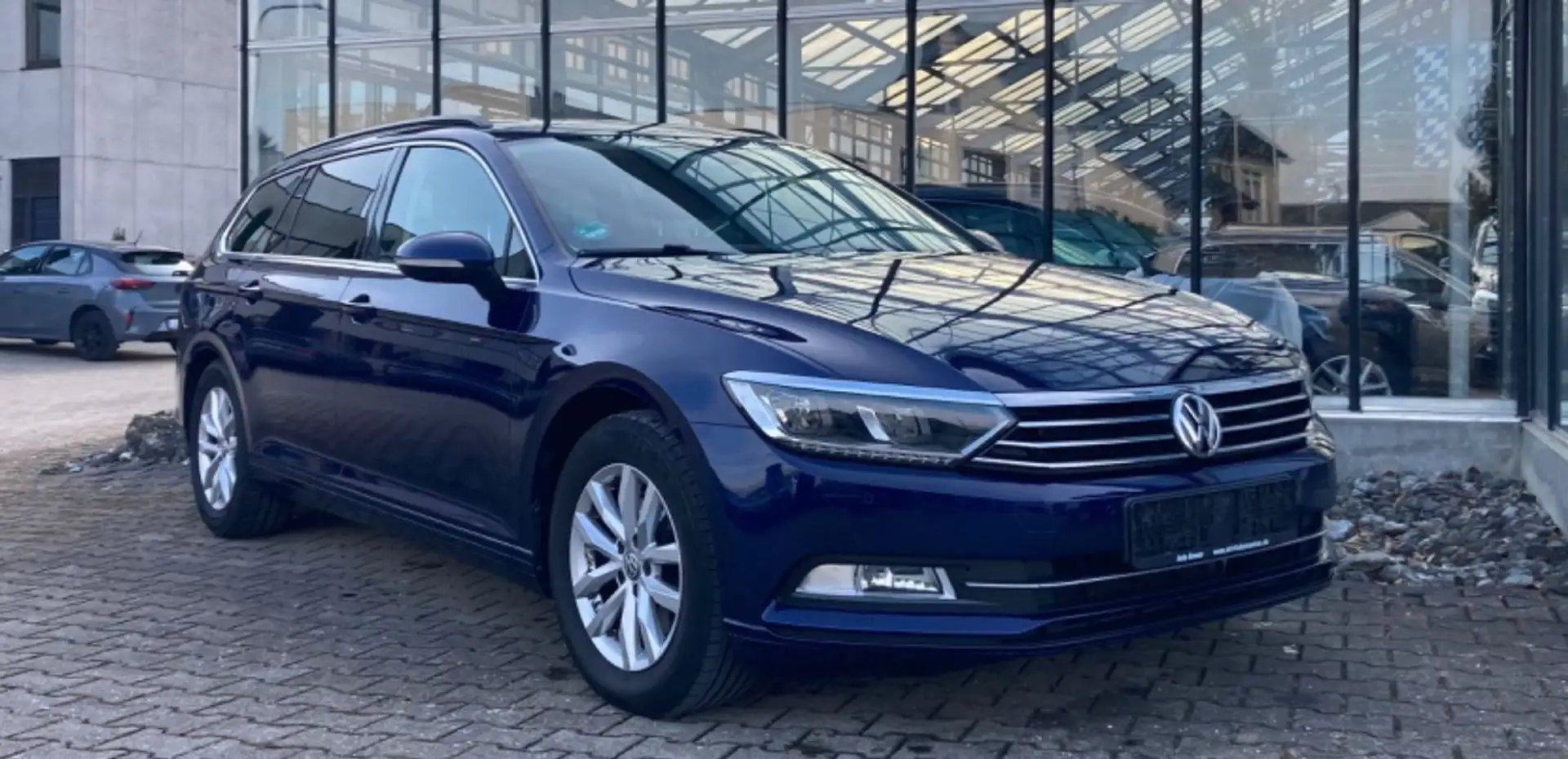 Volkswagen Passat Variant Comfortline 2.0 TDI Navi AHK Blau - 1