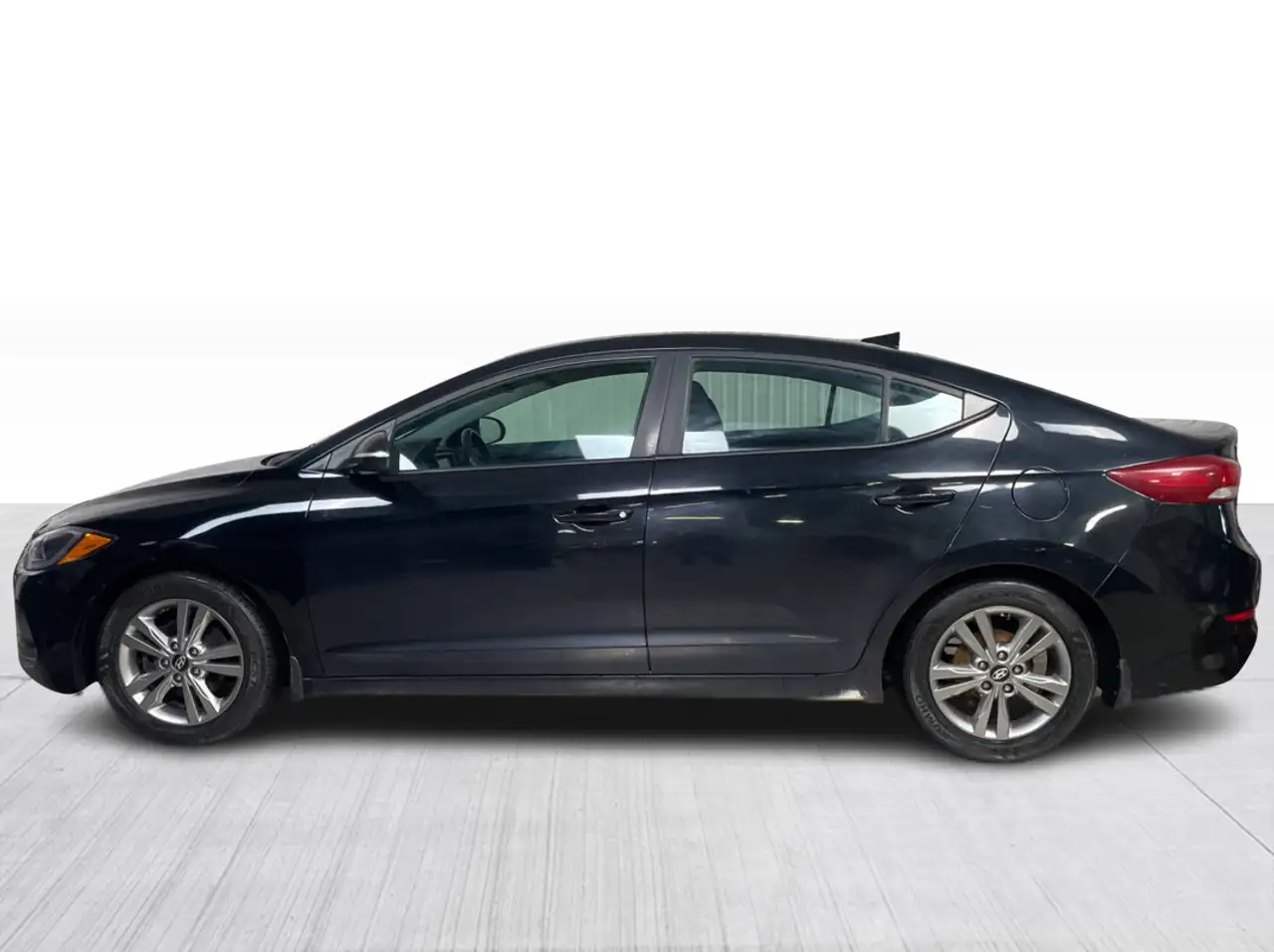 Hyundai ELANTRA photo Hyundai ELANTRA