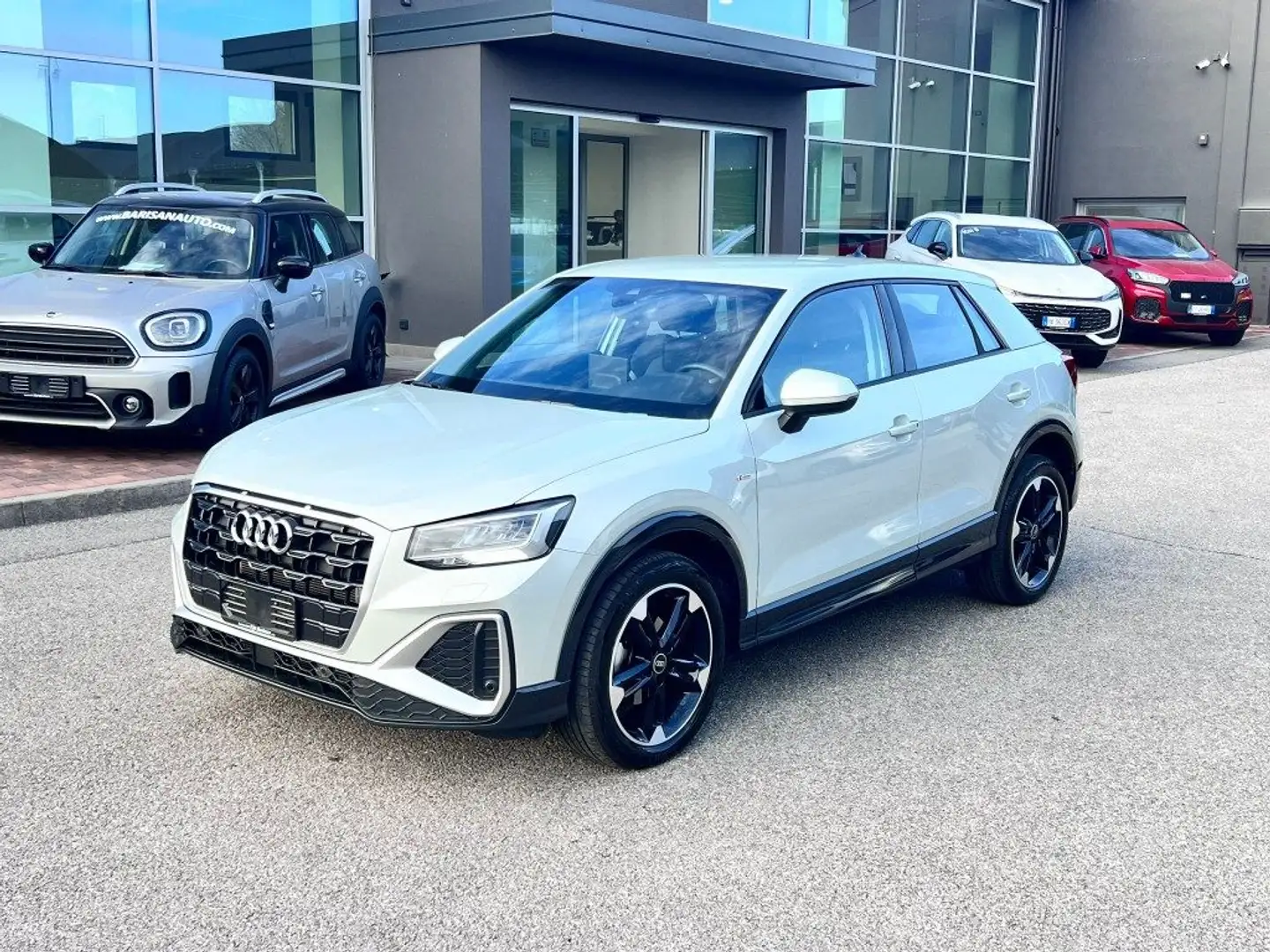 Audi Q2 30 TDI S line Silber - 1
