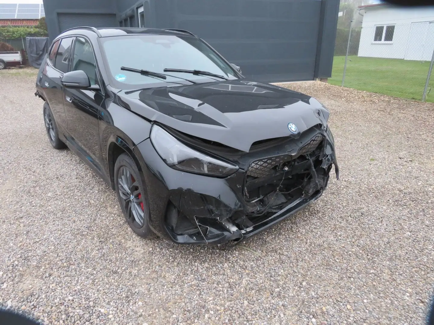 BMW iX1 Baureihe iX1 20 eDrive M Sport Schwarz - 1