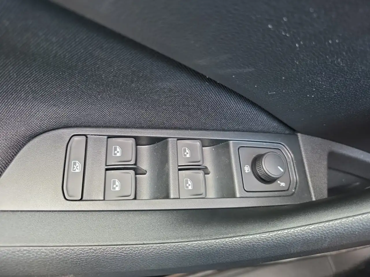 Skoda Kamiq Selection 1,0TSI DSG Kessy/Kamera/Temp/2-Z.Klimaau, миниатюра 23