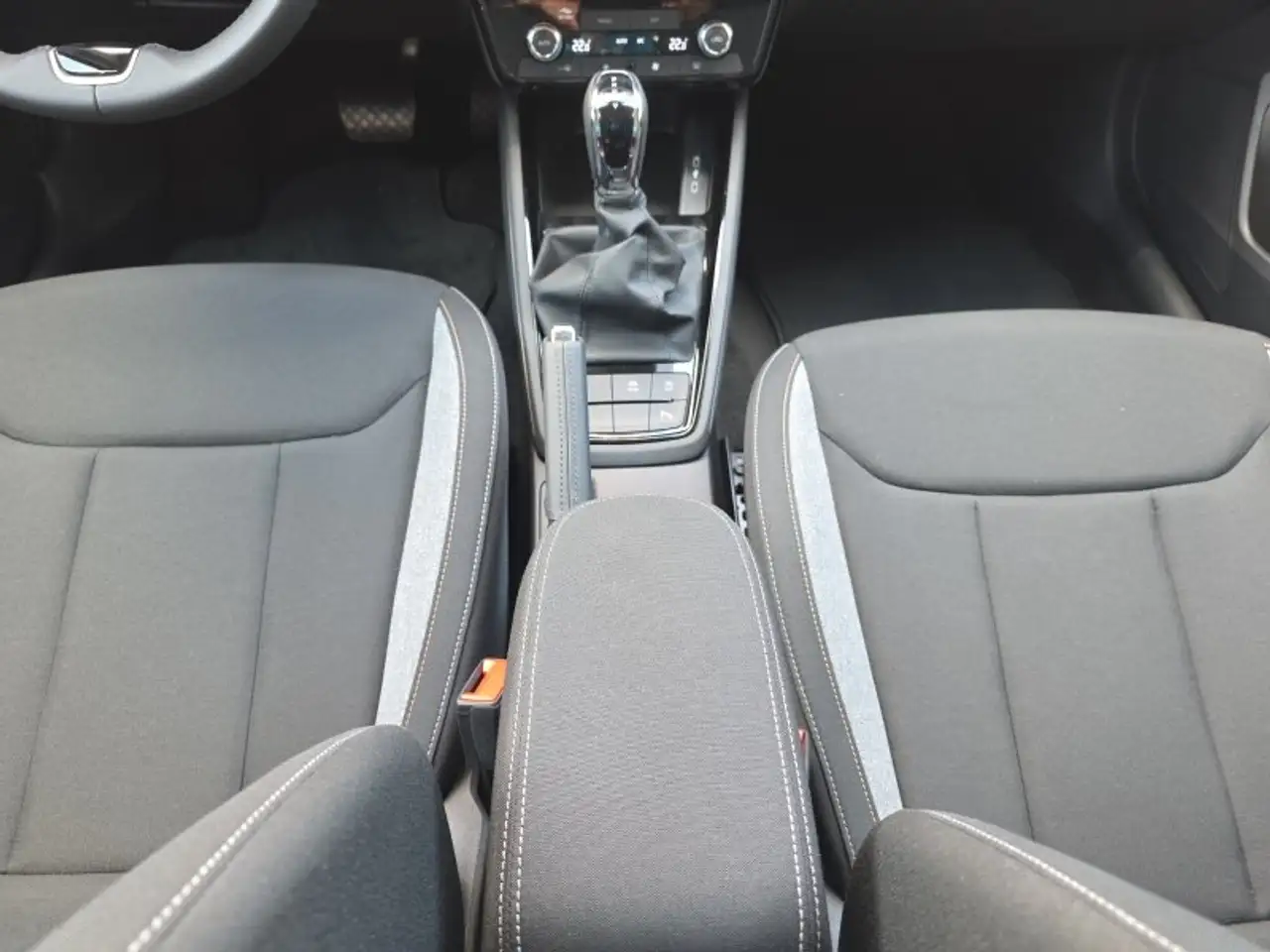 Skoda Kamiq Selection 1,0TSI DSG Kessy/Kamera/Temp/2-Z.Klimaau, миниатюра 12