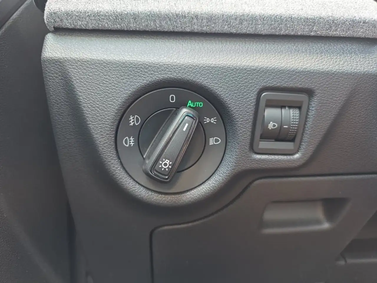 Skoda Kamiq Selection 1,0TSI DSG Kessy/Kamera/Temp/2-Z.Klimaau, миниатюра 22