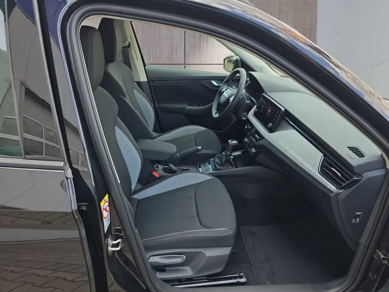 Skoda Kamiq Selection 1,0TSI DSG Kessy/Kamera/Temp/2-Z.Klimaau, миниатюра 16