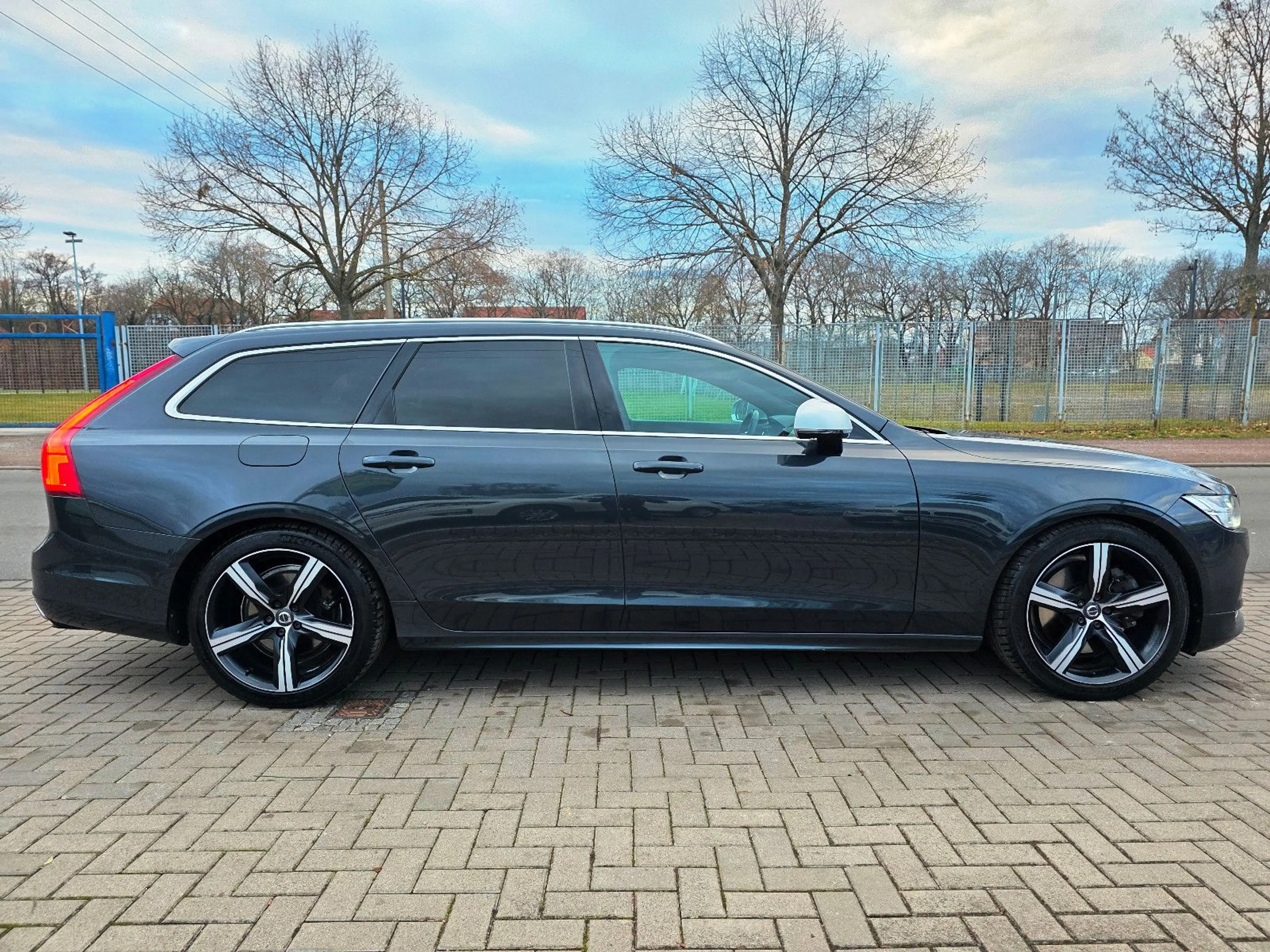 Volvo V90 R Design AWD LED Leder DAB ACC Massage H&K — photo 5