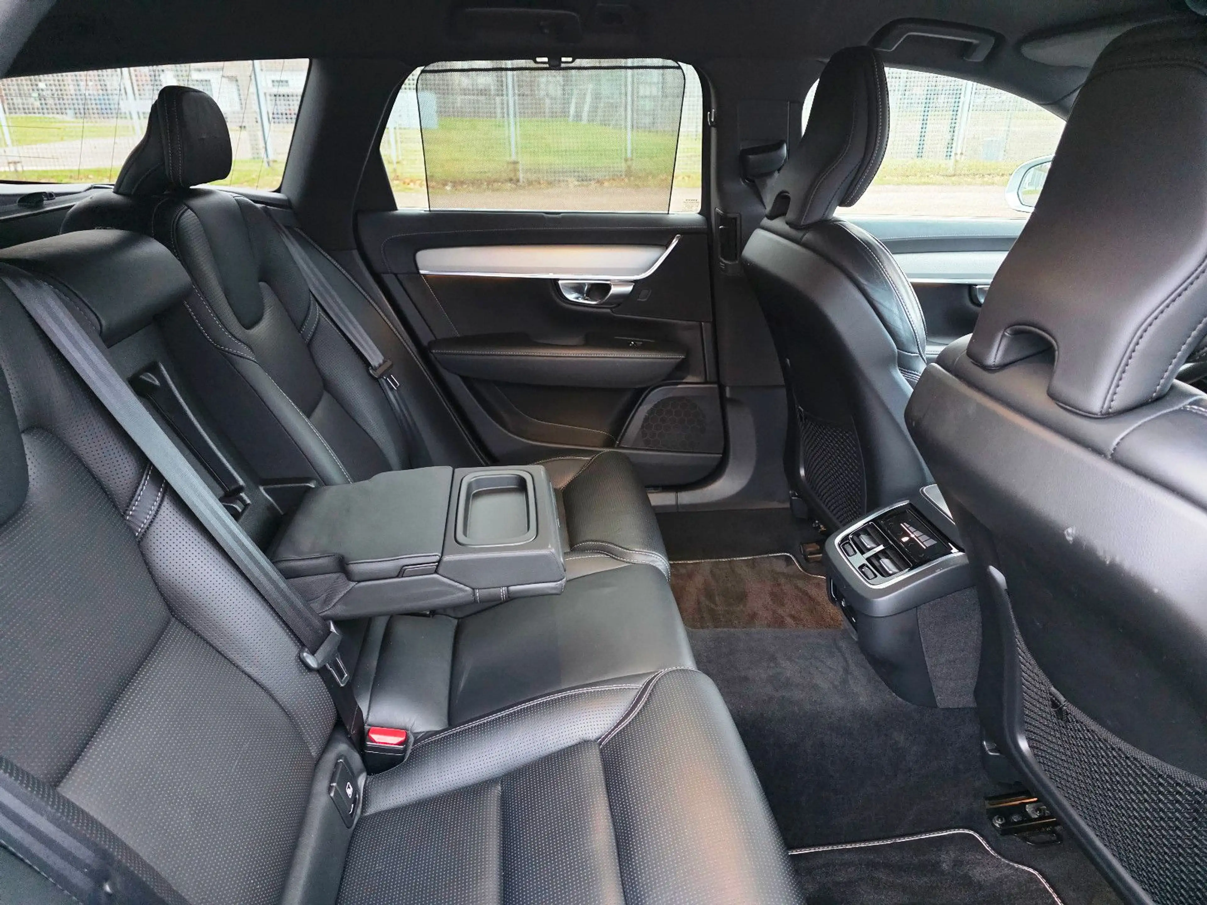 Volvo V90 R Design AWD LED Leder DAB ACC Massage H&K — photo 15
