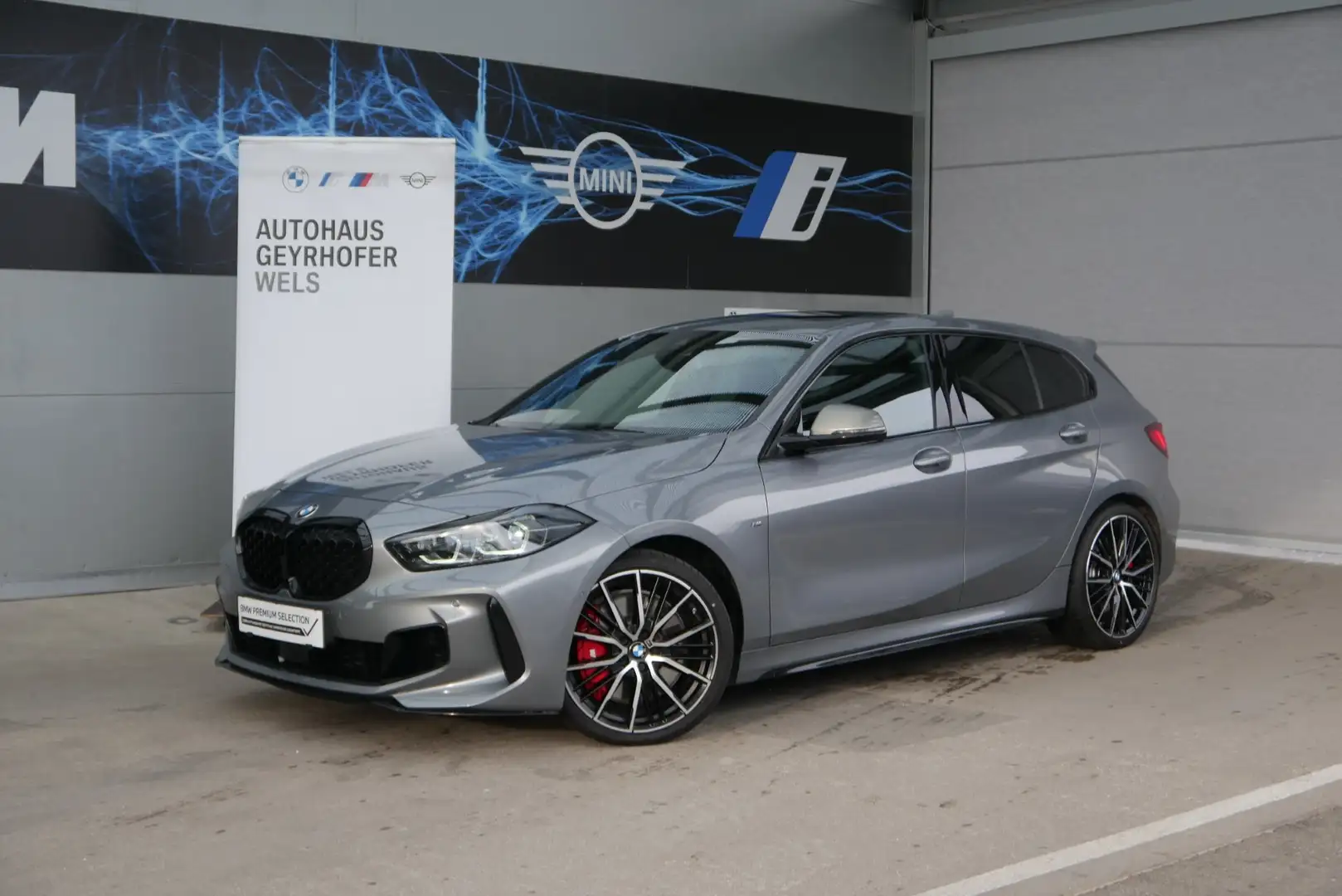 BMW 135 M135i xDrive Grau - 1
