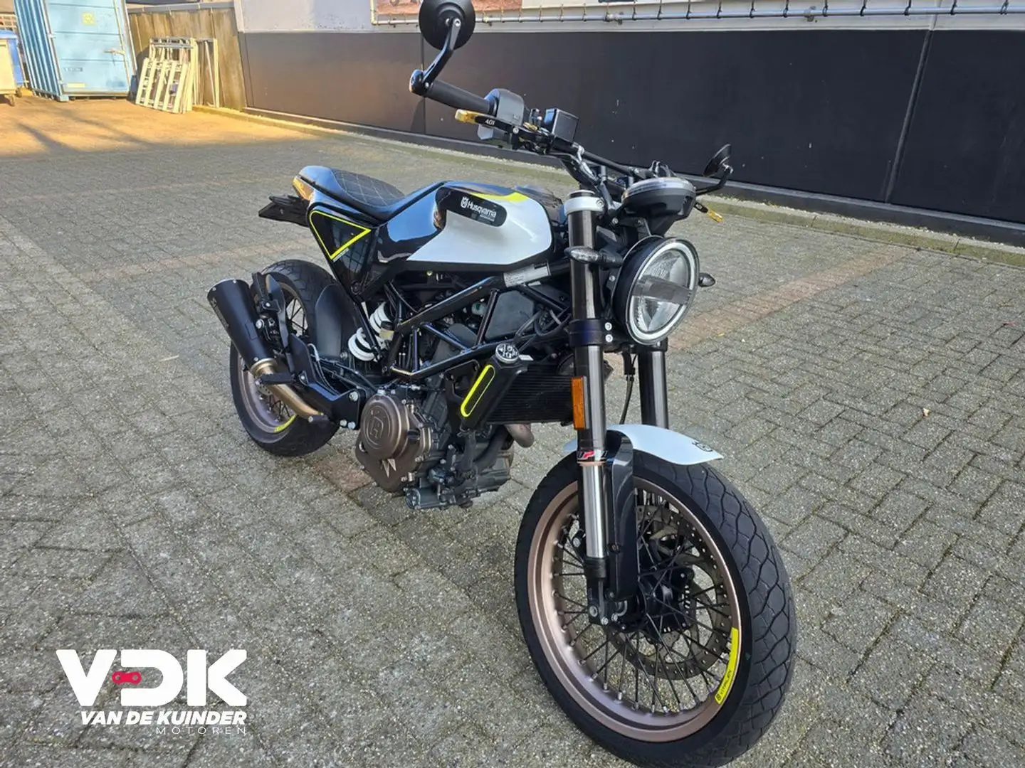 Husqvarna Vitpilen 401 Zwart - 2