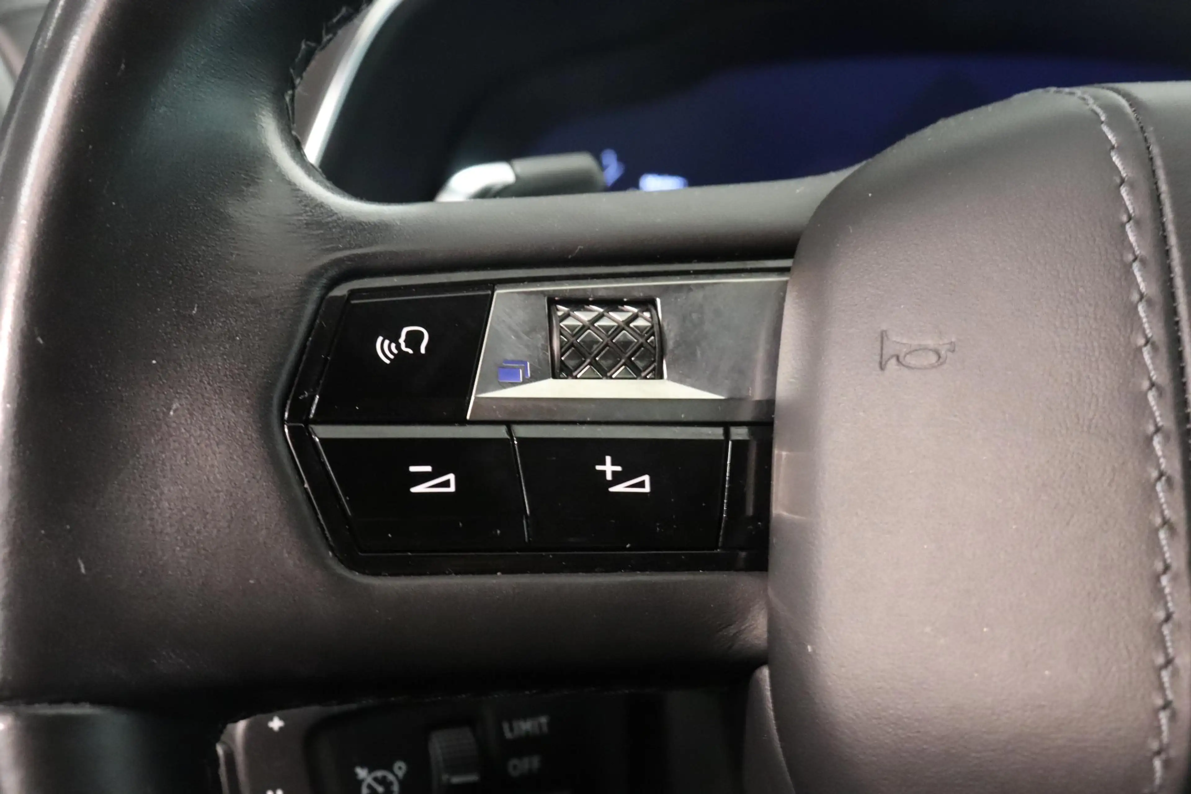 DS Automobiles DS 7 Crossback 1.6 PureTech Business | elektrische stoelen | Pano — photo 24