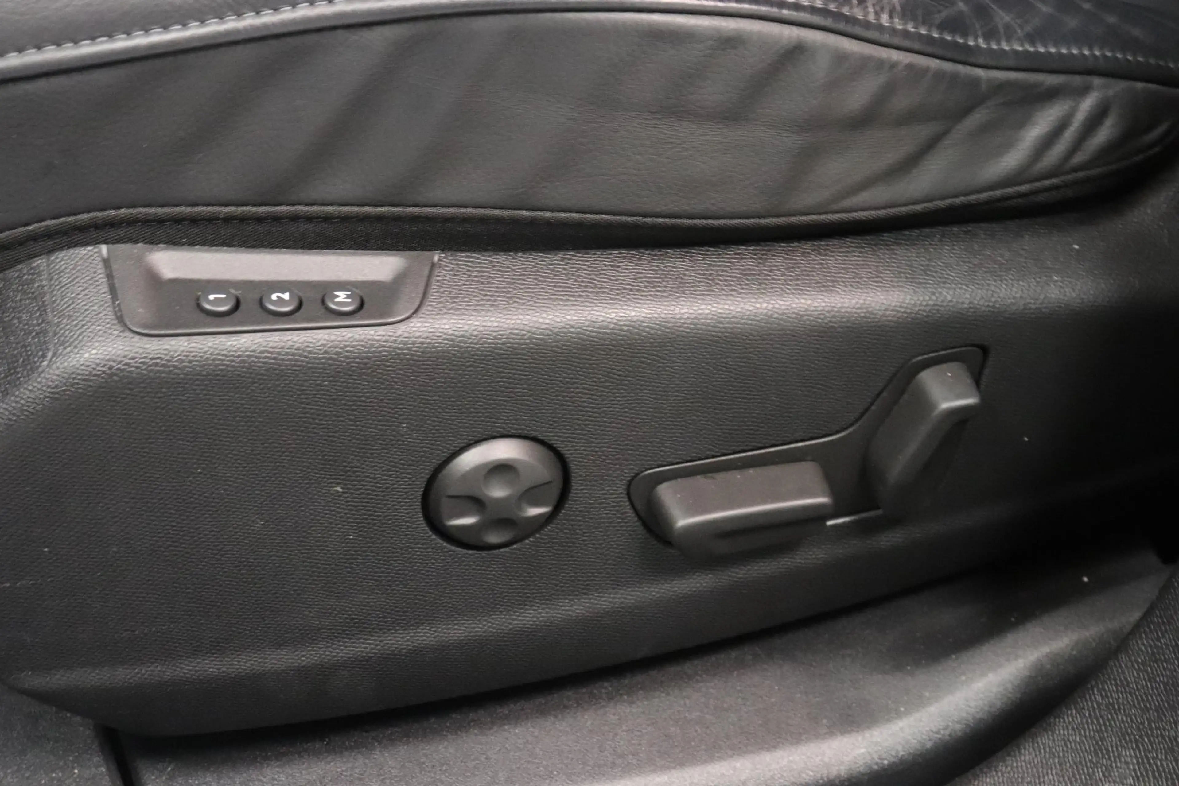 DS Automobiles DS 7 Crossback 1.6 PureTech Business | elektrische stoelen | Pano — photo 31