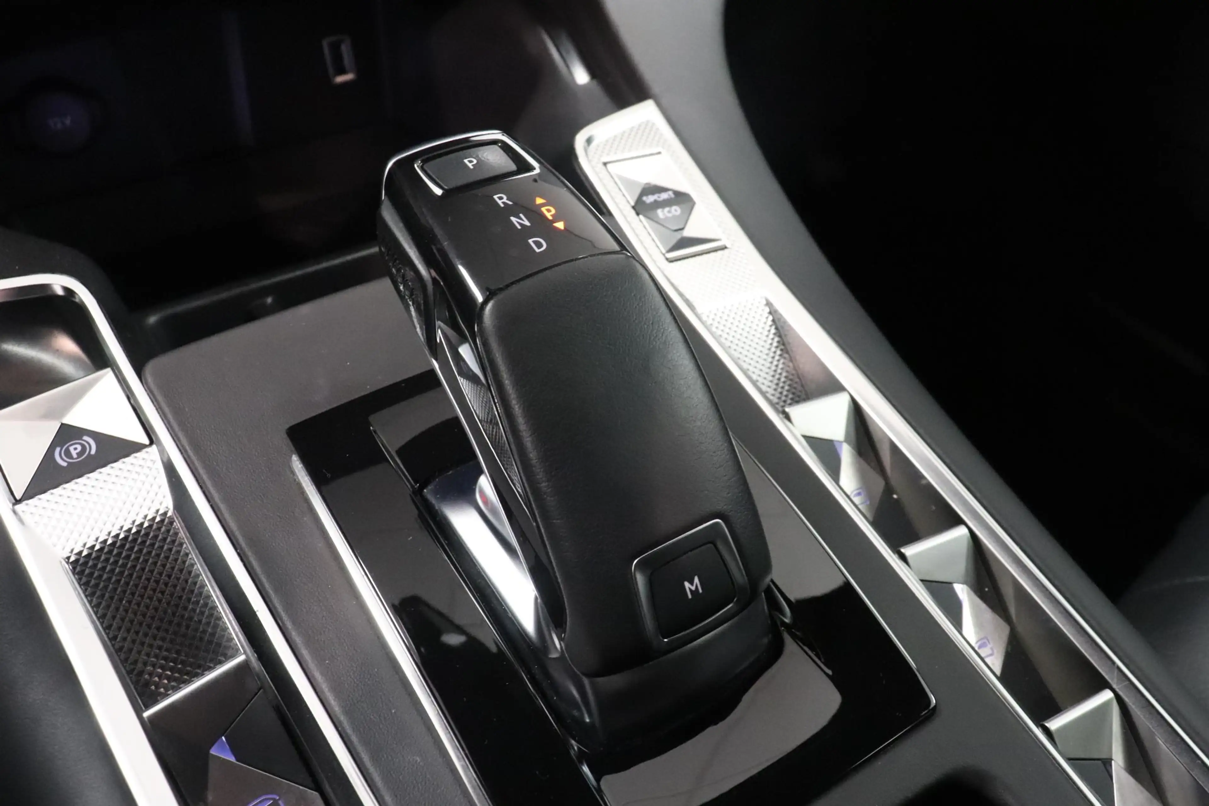 DS Automobiles DS 7 Crossback 1.6 PureTech Business | elektrische stoelen | Pano — photo 27