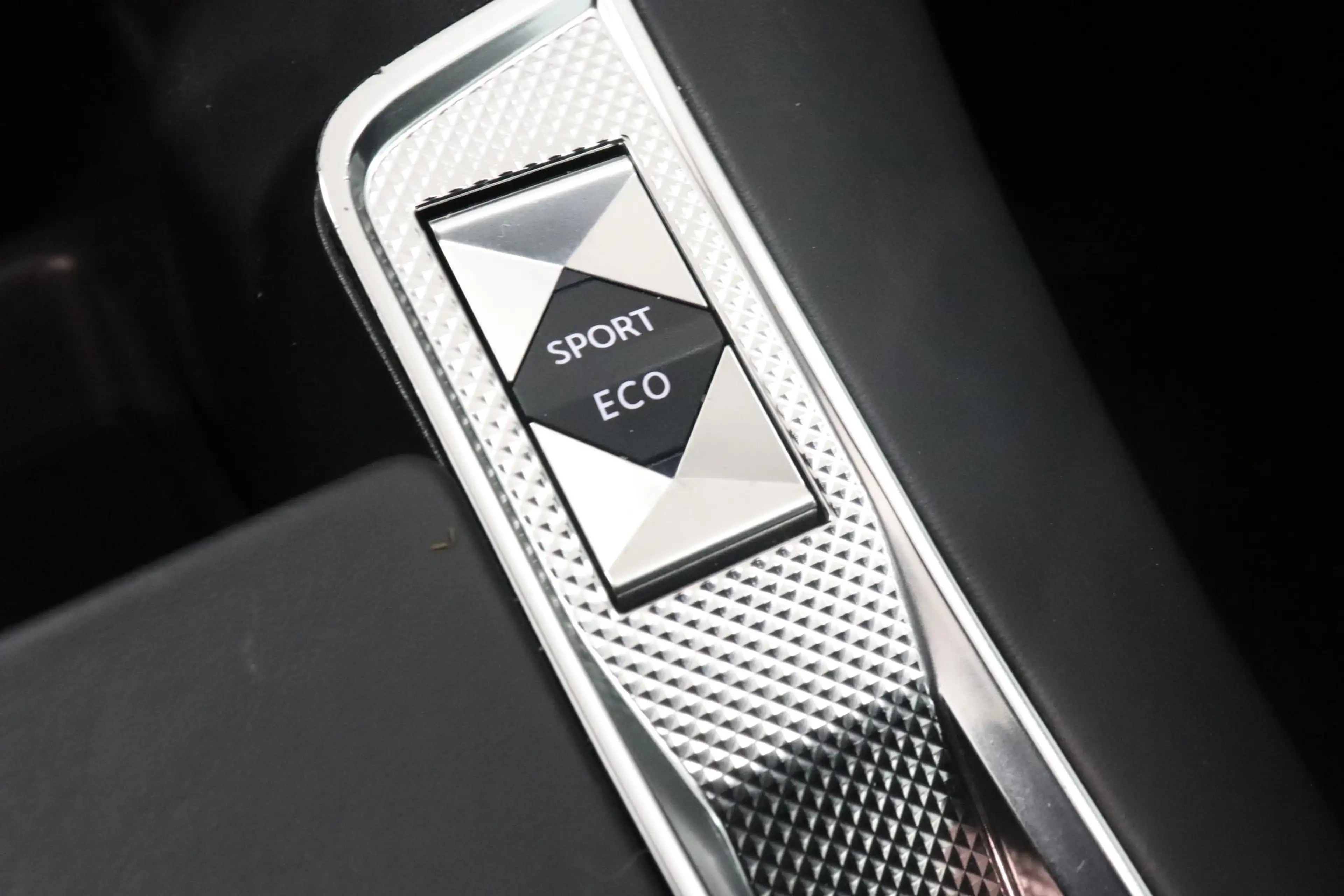 DS Automobiles DS 7 Crossback 1.6 PureTech Business | elektrische stoelen | Pano — photo 14