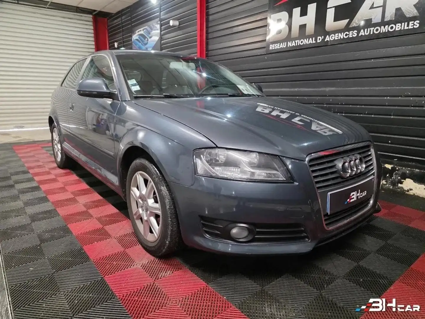 Audi A3 SPORTBACK 1.6 100 AMBIENTE Gris - 1