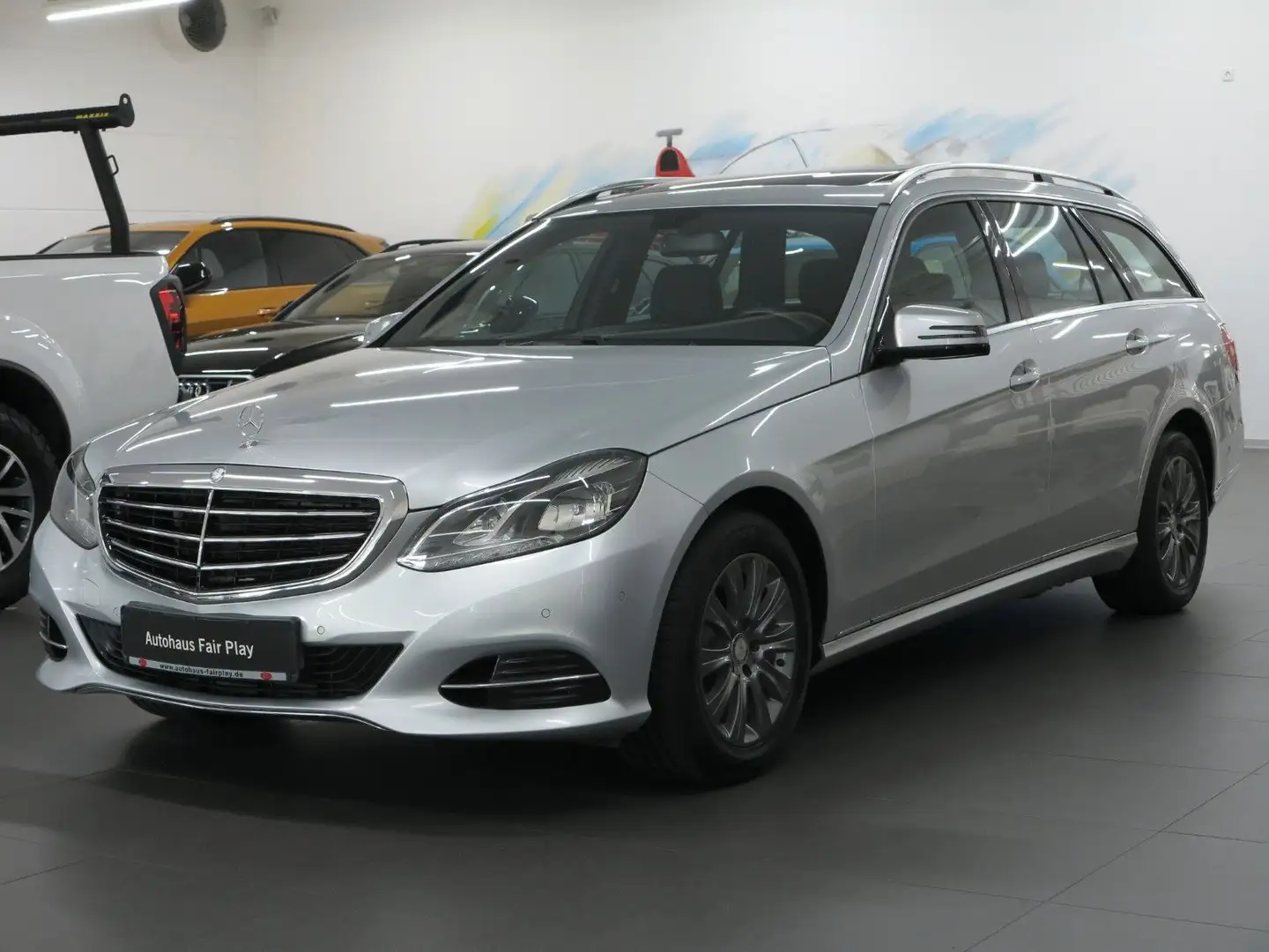 Mercedes-Benz E 220 Elegance /LED/COMAND/KAMERA/S-DACH/U-FREI! Silber - 1