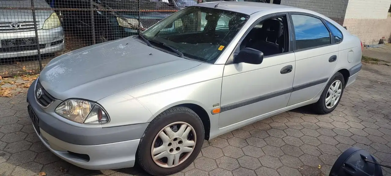Toyota Avensis 5 Doors Bensin, foto 5